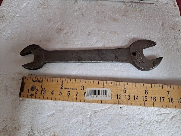 Vintage Bonney 5/8” X 3/4” Double Open End Wrench 1729 Good condition made USA!