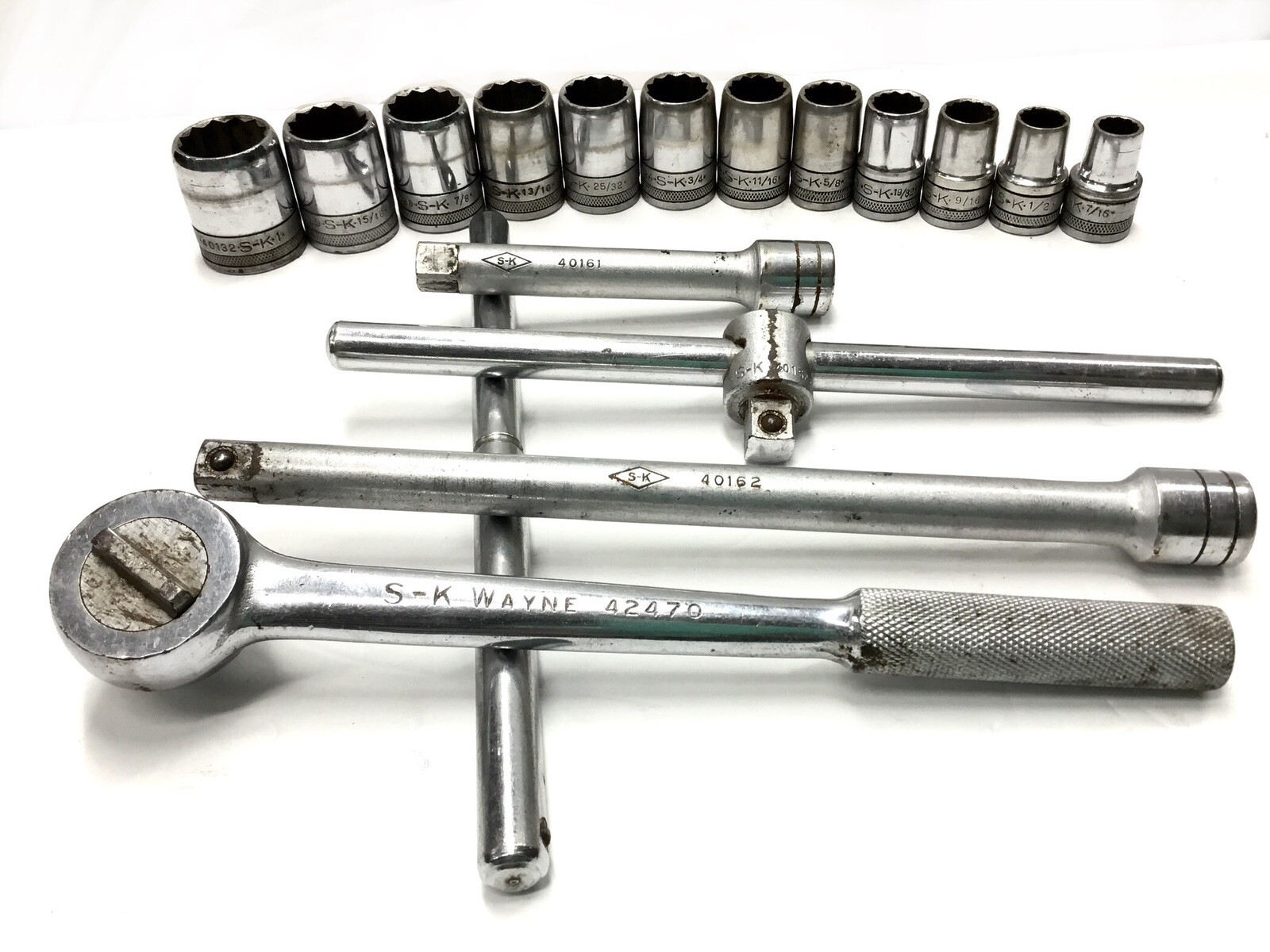 Vintage “S-K WAYNE” 1/2″ SAE 18 Pc. Ratchet, Extensions & Socket Set 7/16″ – 1″
