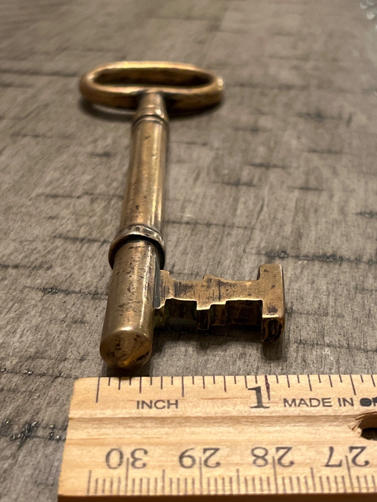 1800s handsome golden bronzed brass solid barrel skeleton key 052425aABZ@C