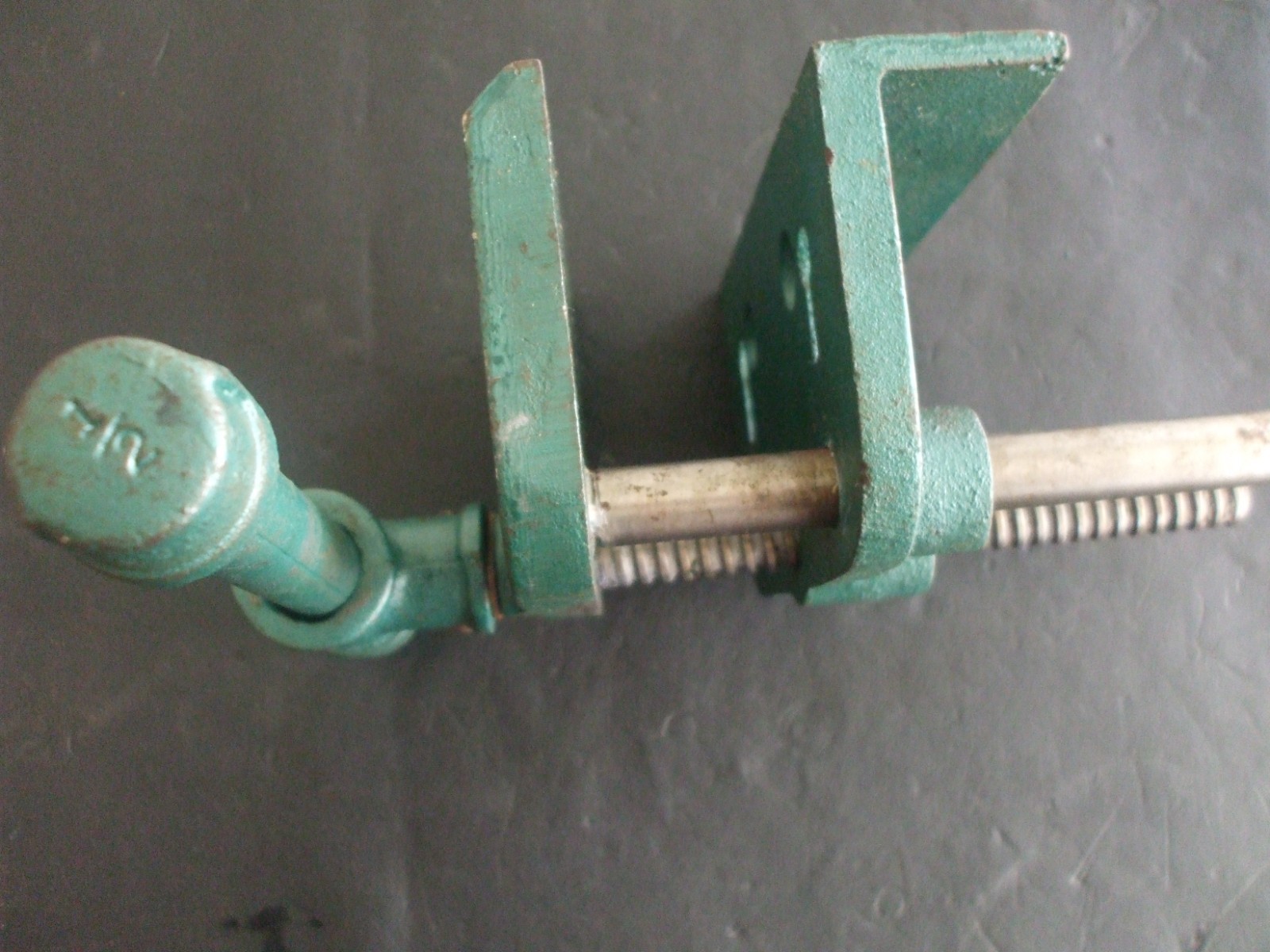 VINTAGE UNDER BENCH MOUNT WOODWORKER VISE