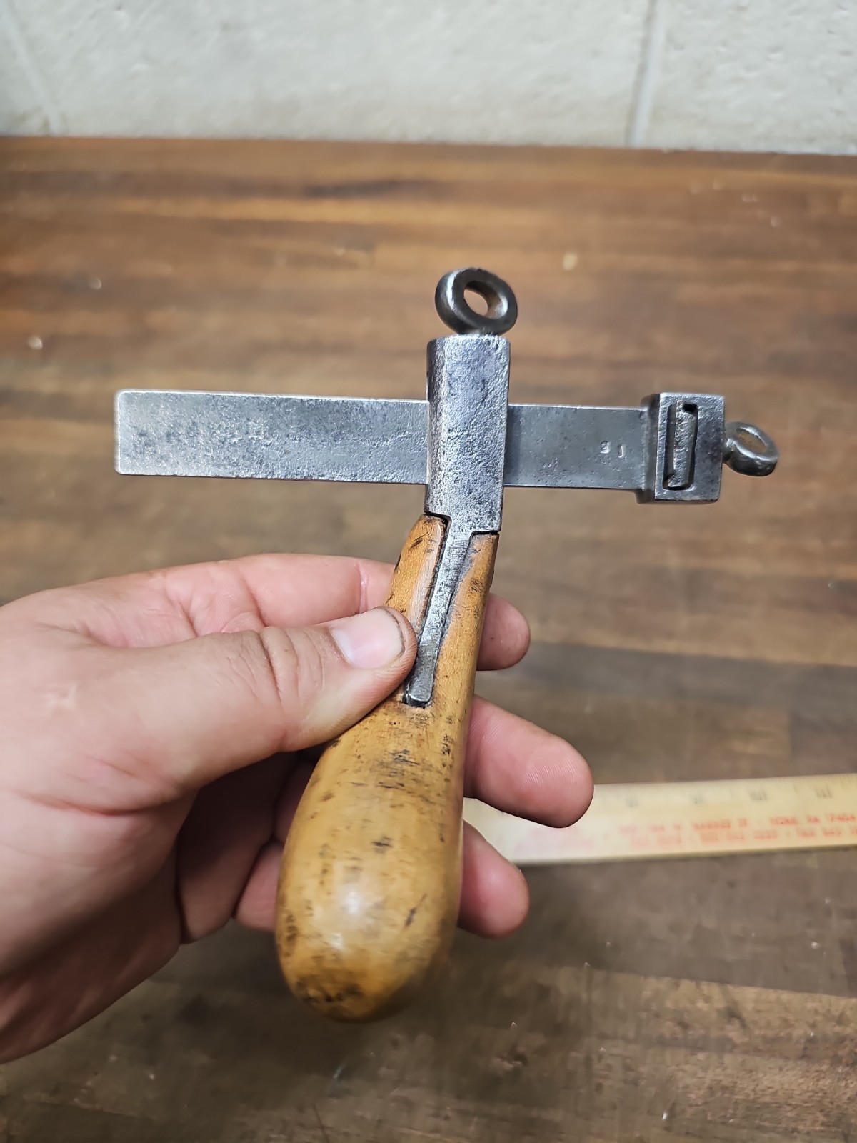 A139- ANTIQUE C.S. OSBORNE & Co. LEATHER SLITTER draw gauge