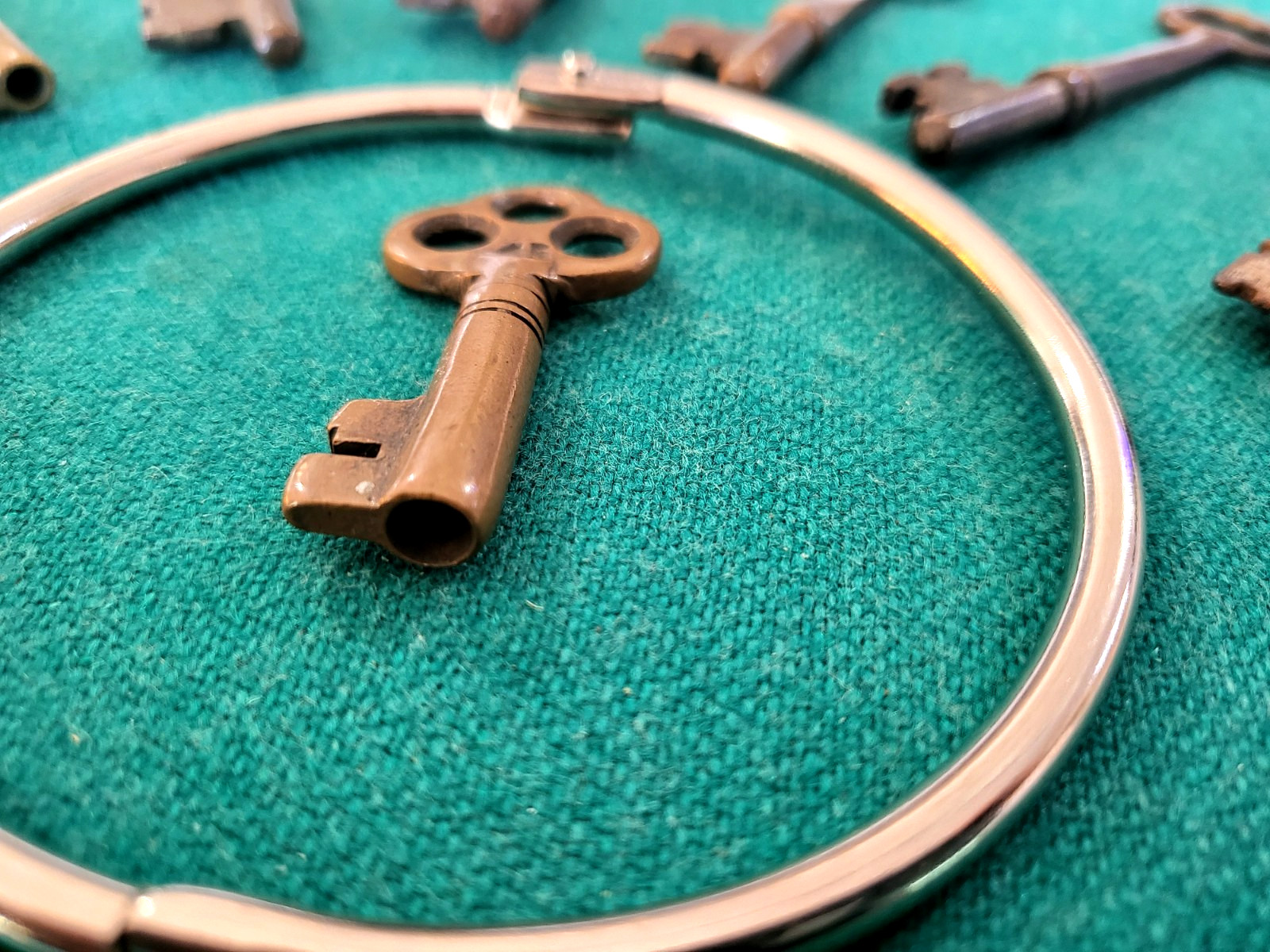 Vintage Lot Of 9-Skeleton Keys (8) Two Are Numbered, & A Silver Tone Key Ring
