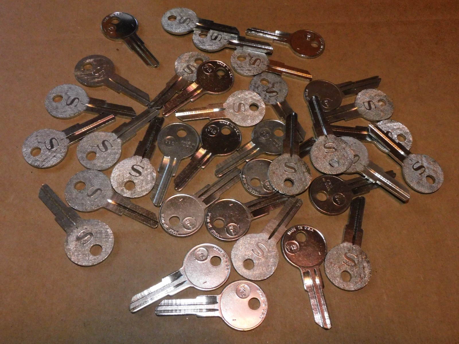 Lot of 35 Southern S – Y13 Blank Uncut Keys Yale