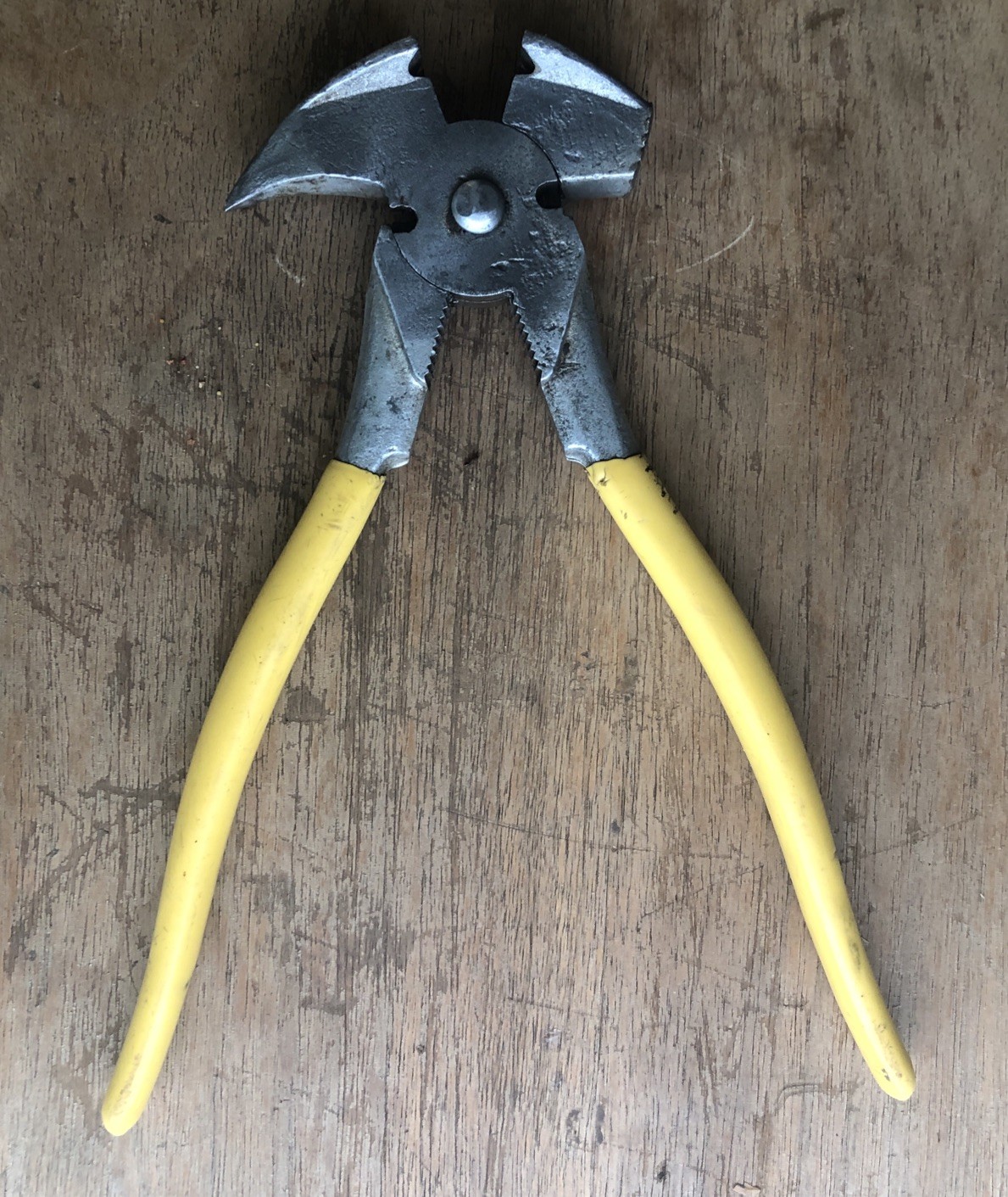 VINTAGE CRESCENT FENCE TOOL FOR ELECTRIC FENCE No. 1964-10 IN ORIGINAL BOX USA