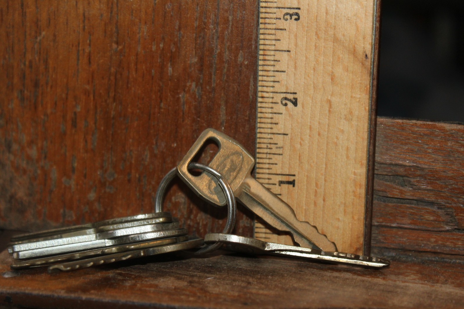 Vintage Lot of 8 Keys on Keyring Ford Car Truck Key