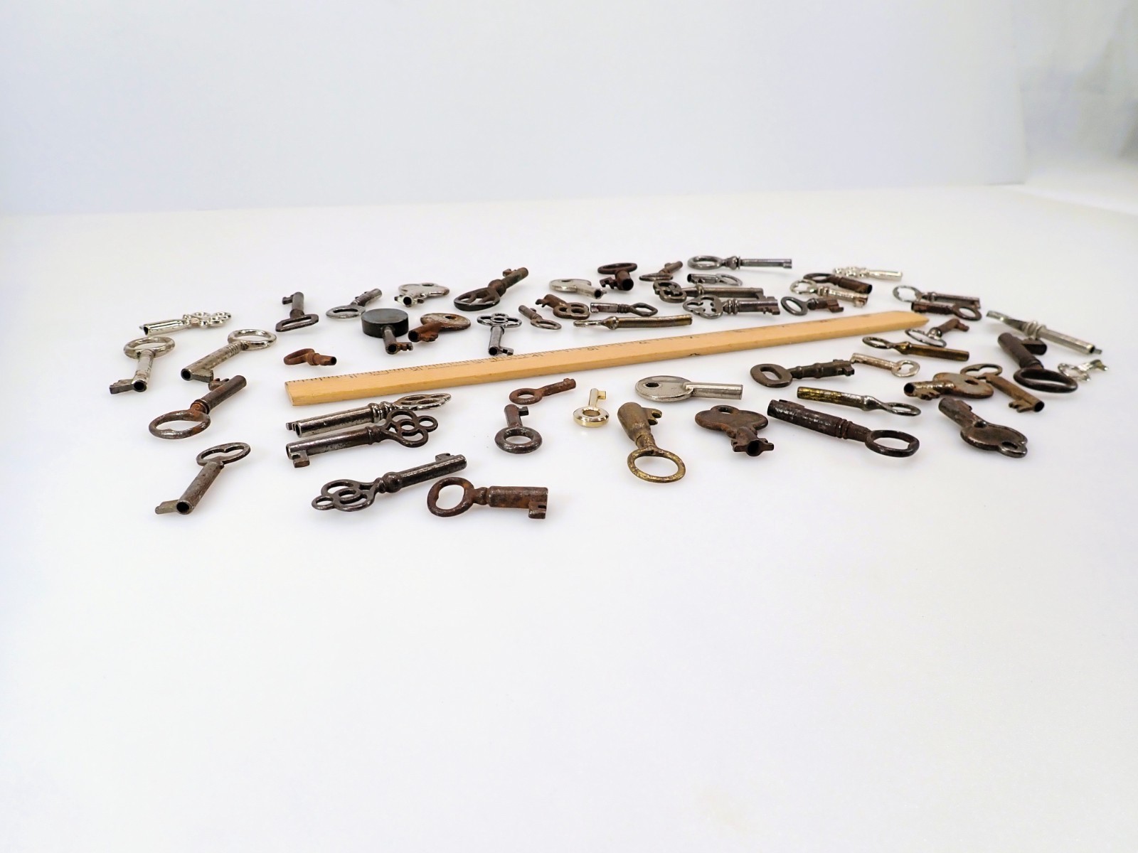 Huge Lot of 52 Vintage Antique Barrel/Skeleton Keys Cabinet Furniture Craft Art