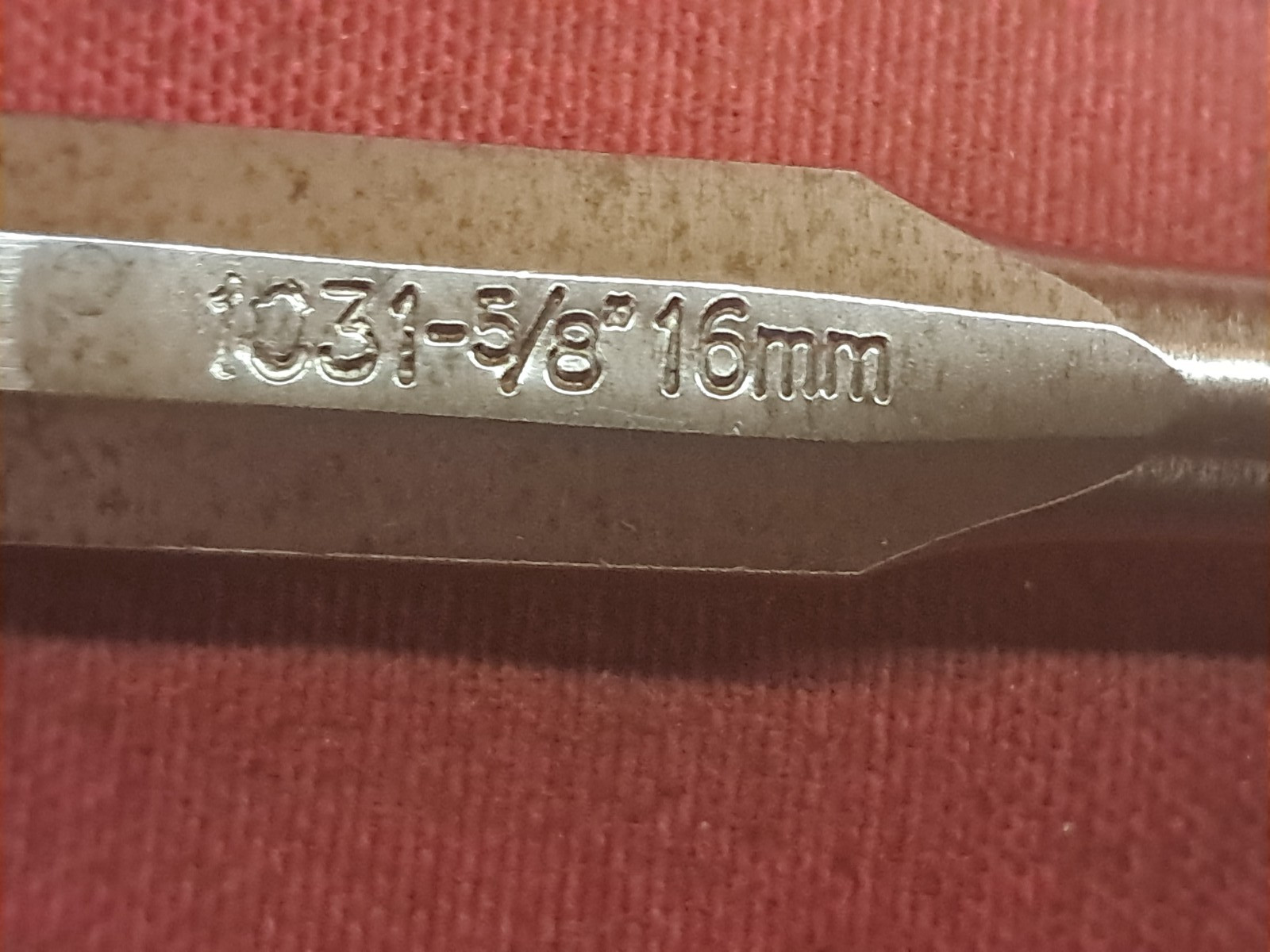 2 Vintage Erik Anton Berg Bevel‑Edge Chisels in Good Used Condition.