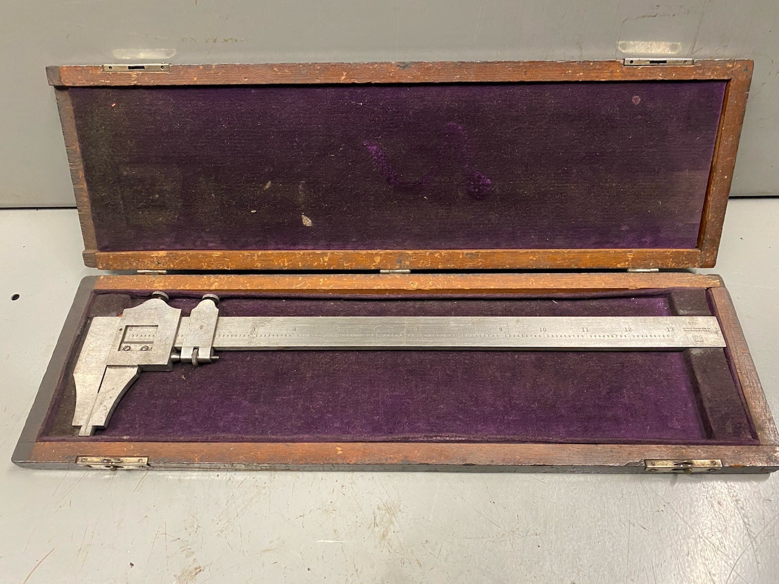 Vintage Brown & Sharpe No. 570 Vernier Caliper w/ Wood Case Machinist Tool