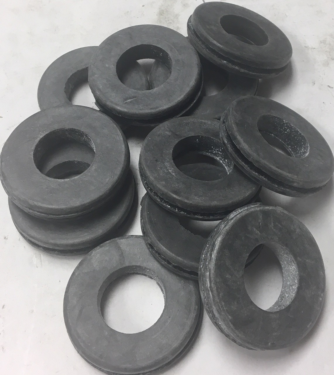 11 Pcs McMasterCarr Part #9600K49 SBR Rubber Grommet For 1-1/8″ Hole (New cond.)