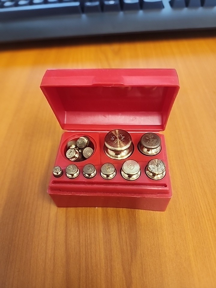 Ohaus Calibration Scale Balance Weight Set W/Case 50 Grams To 1 Gram. 18 Pieces