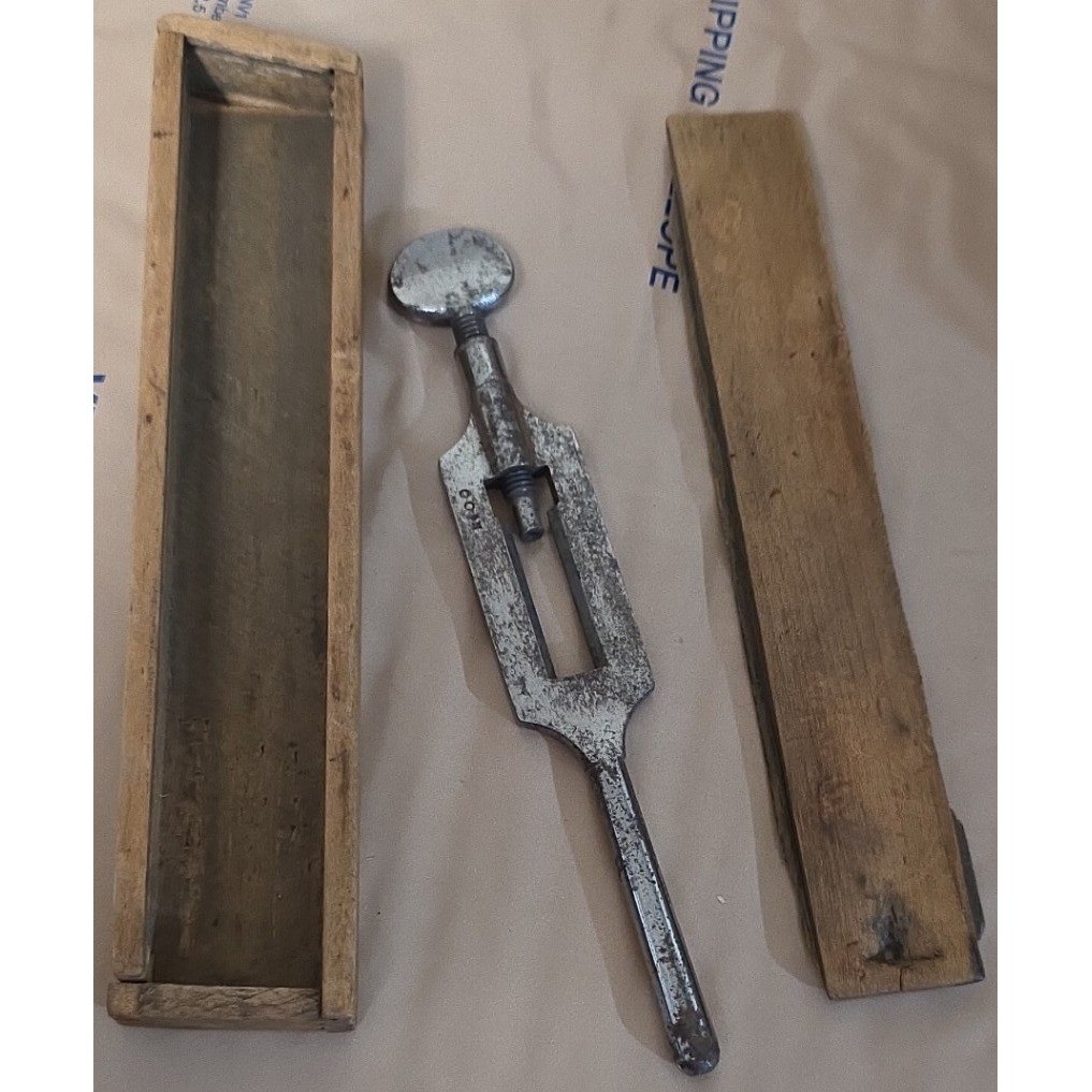 Antique SW Card Mansfield Mass No 100 Tap Wrench Vintage Machinist Tool with Box