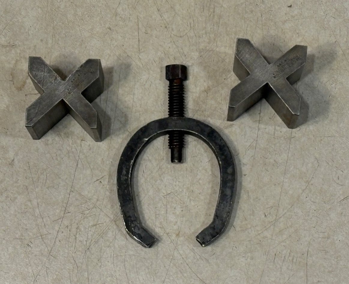 VINTAGE L.S. STARRETT NO.268 V BLOCKS (2 V BLOCKS) 1 CLAMP MACHINIST TOOL