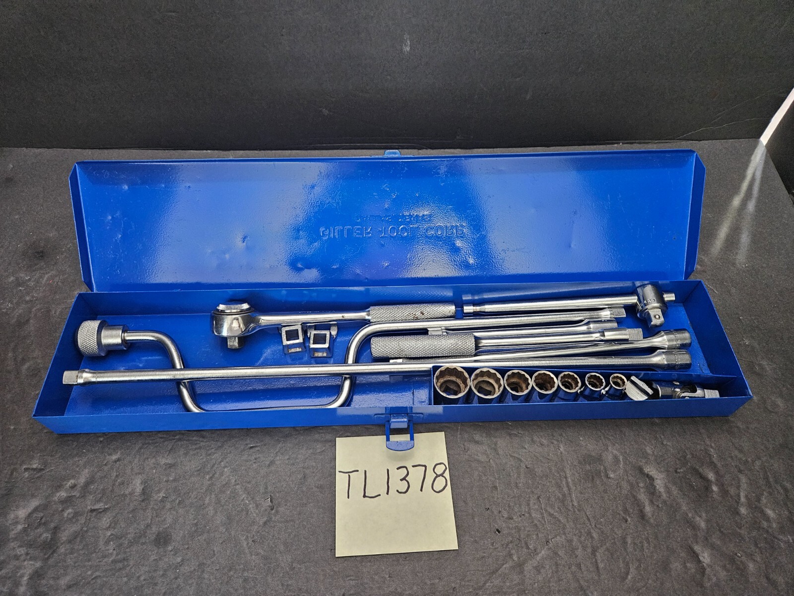VINTAGE GILLER TOOL CORP. 3/8″ DRIVE 18 PC SOCKET WRENCH SET W/CASE (TL1378)