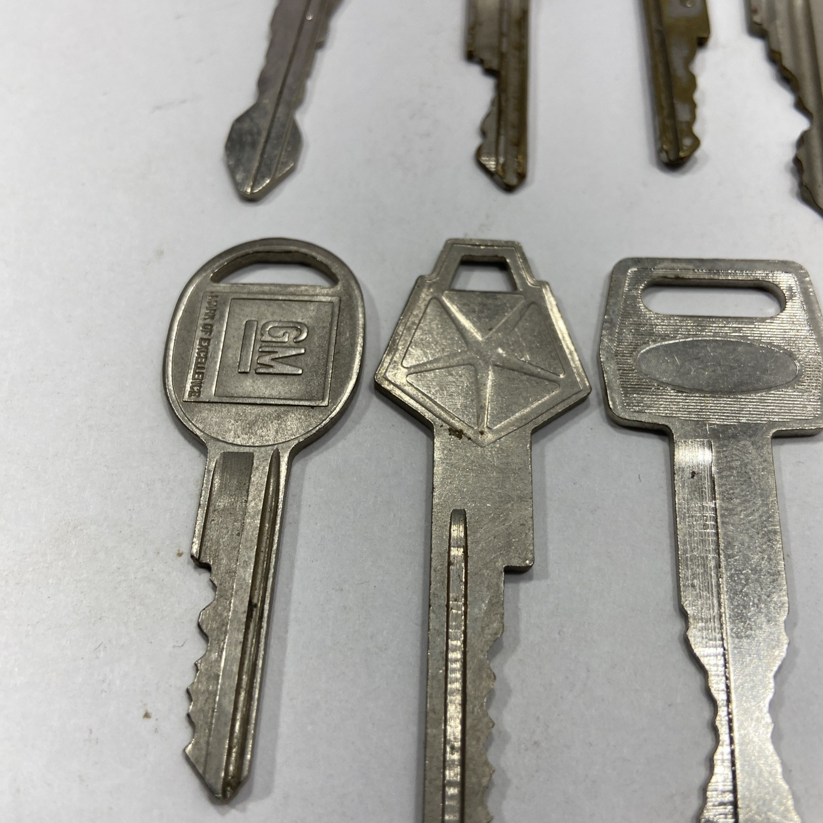 Lot of 10 vintage car Keys automobile FORD GM Chrysler And Others