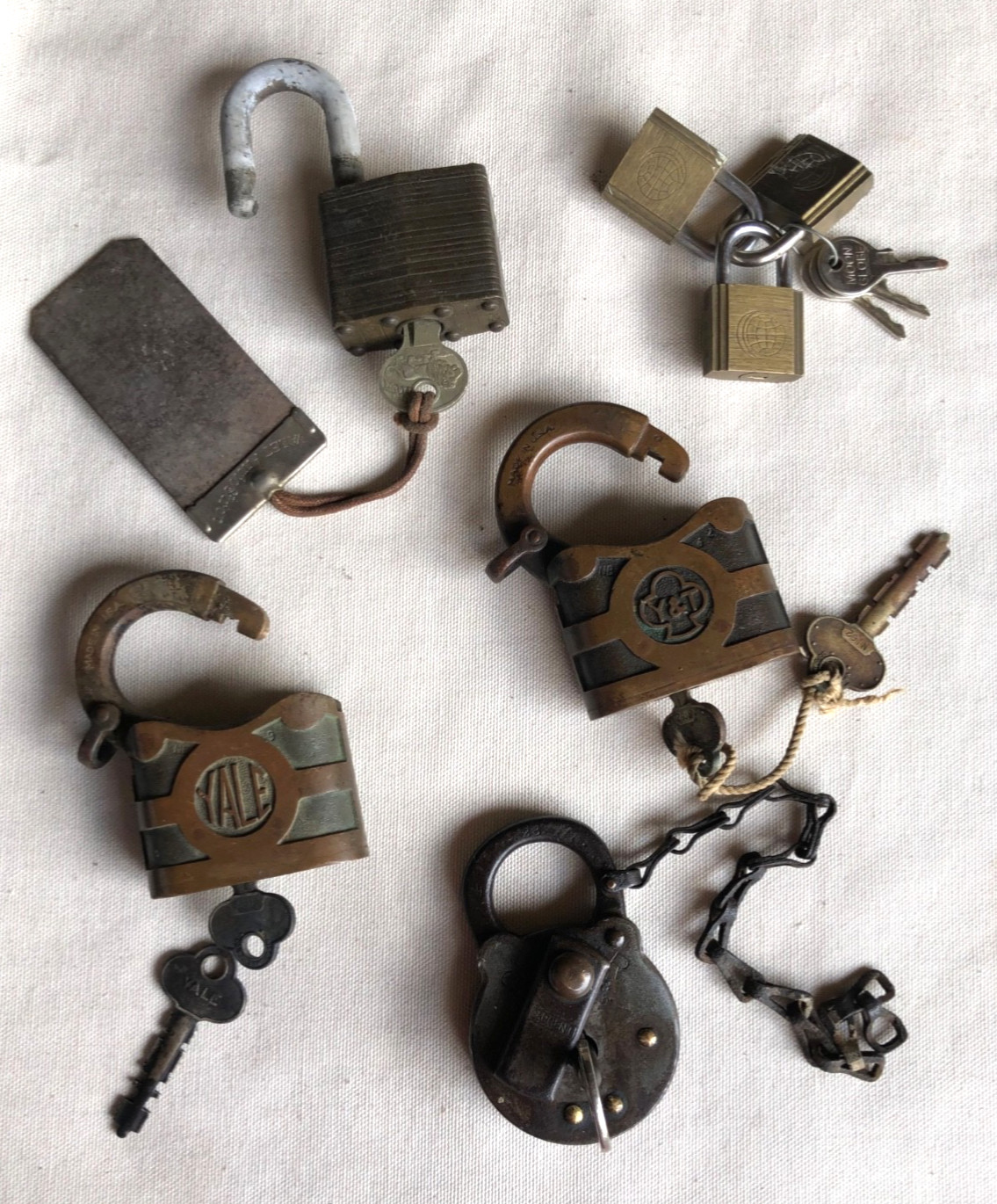 Lot of 7 Vintage Padlocks w/Keys Sargent / Y & T/ Master / Moon Globe