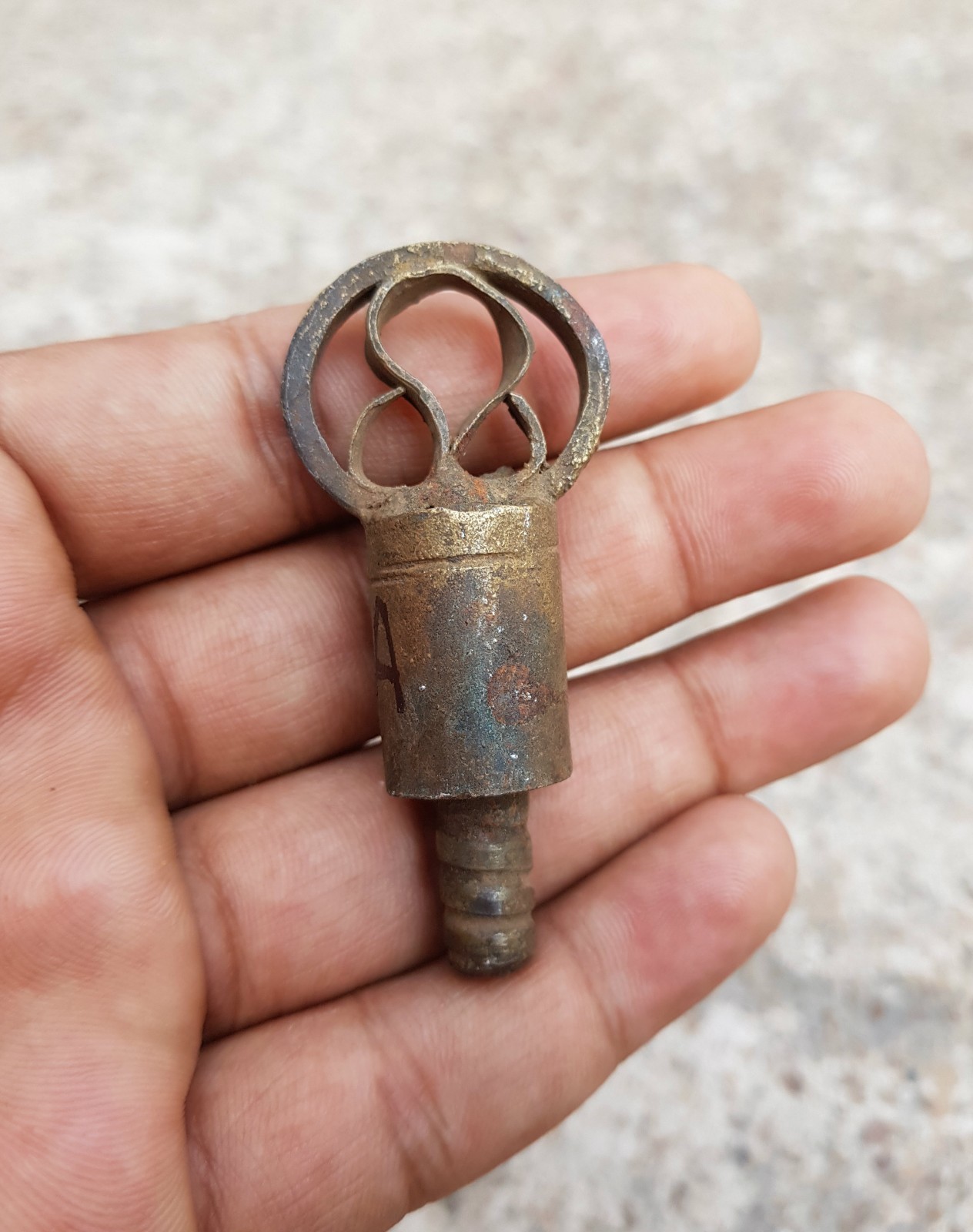 Vintage Handmade Grid Cut Screw System Iron Padlock Key Collectible I449