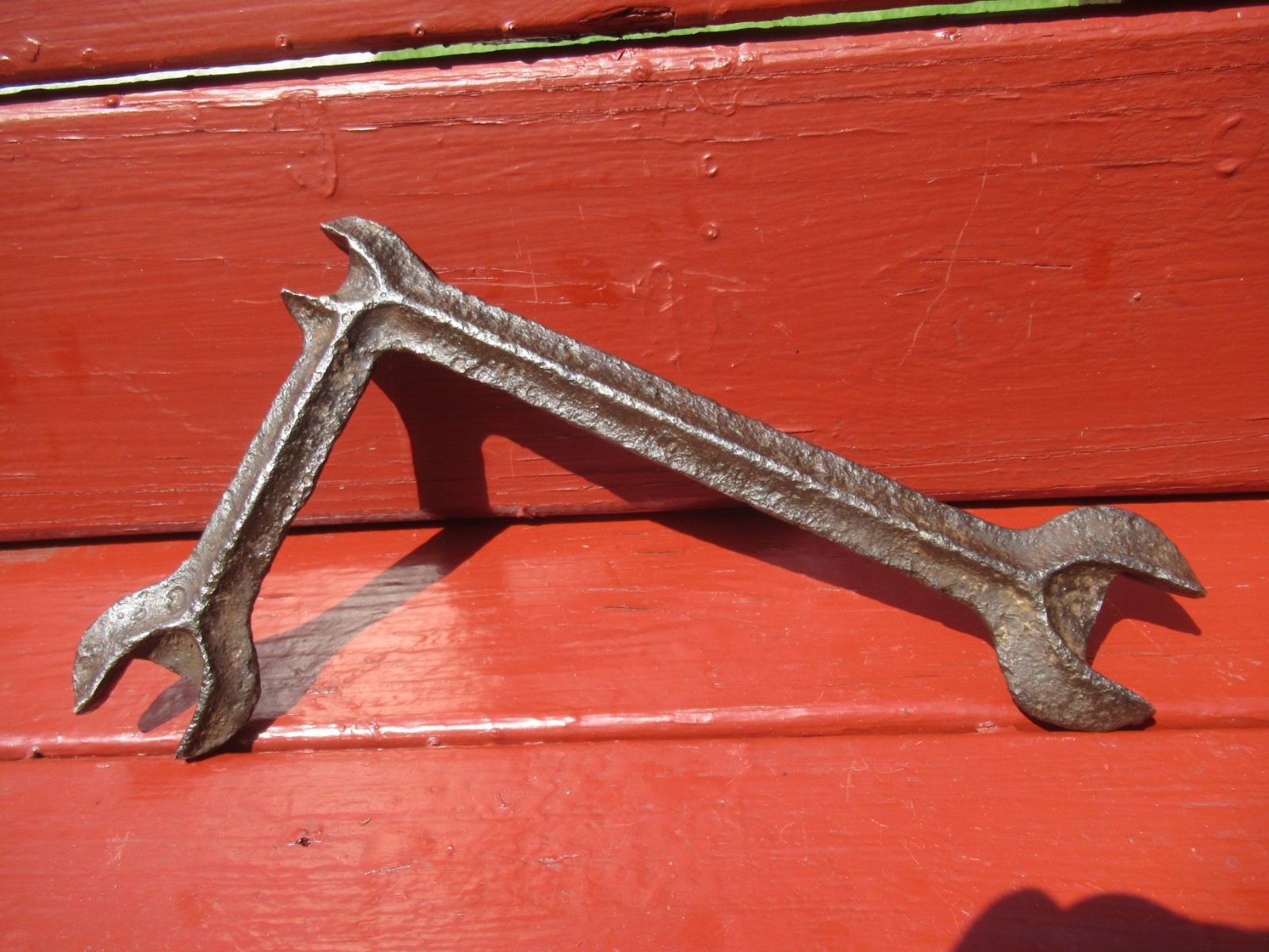 Vintage Oddball Orphan cast Wrench with 90 Degree EL, 3 open end Sizes, 10″ x 6″
