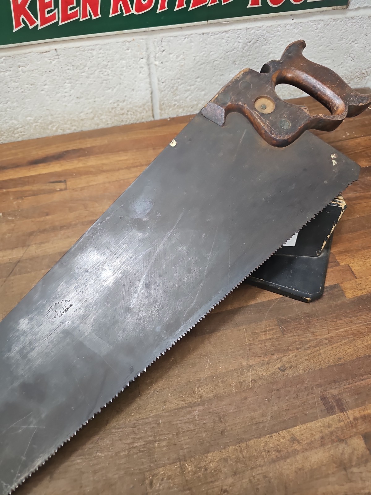 G74- 1800s antique BASSETT JARVIS & MORRIS New Haven CT 26″ split nut hand Saw