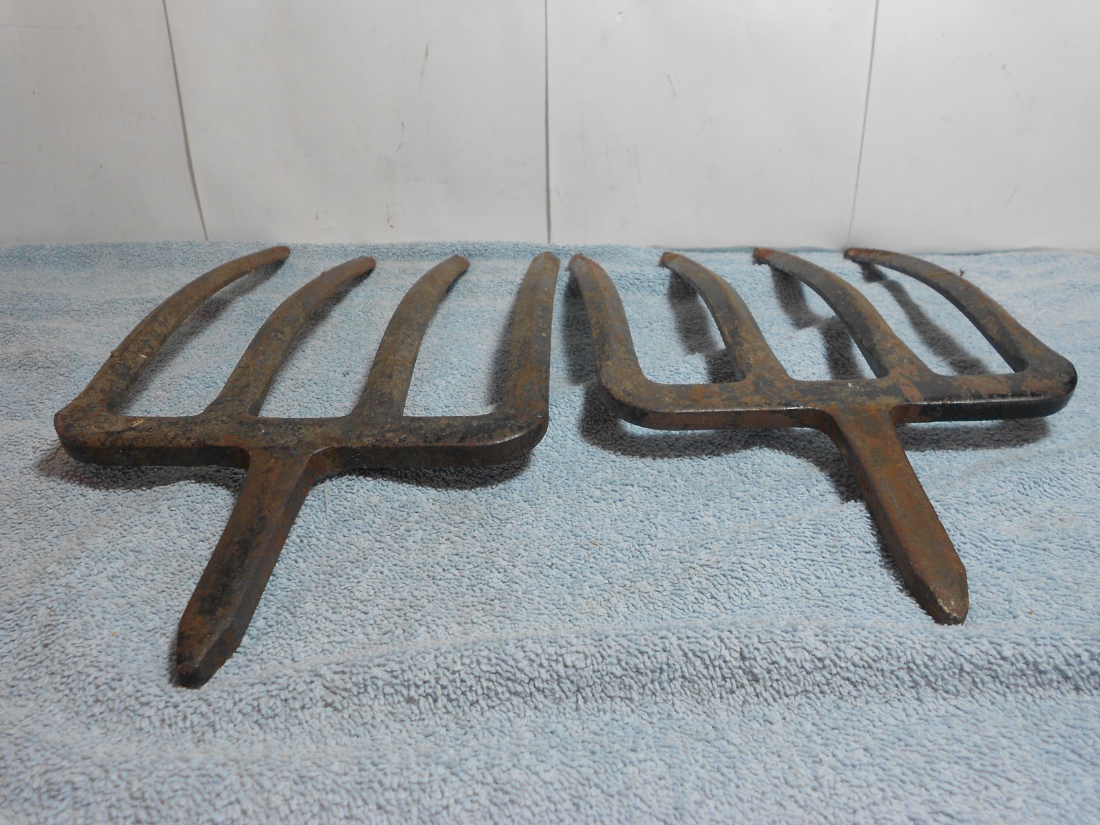 2 ANTIQUE HEAVY CAST METAL PITCH FORK TOOL HEADS AUSTRIA 13×6 in – 14×6 in -L519