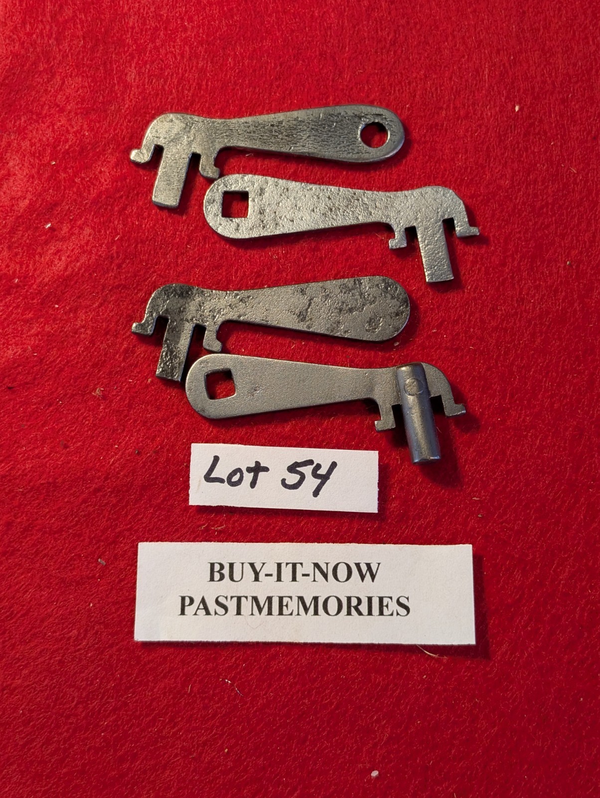 LOT OF 4 VINTAGE FORD, CHEVY, DODGE CAR TRUCK AUTOMOBILE COIL KEYS, LOT #54