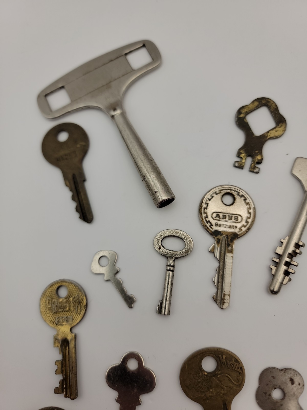 Vtg Key Lot For Clocks/Toys/Wind Up Mechanical/Misc Pieces