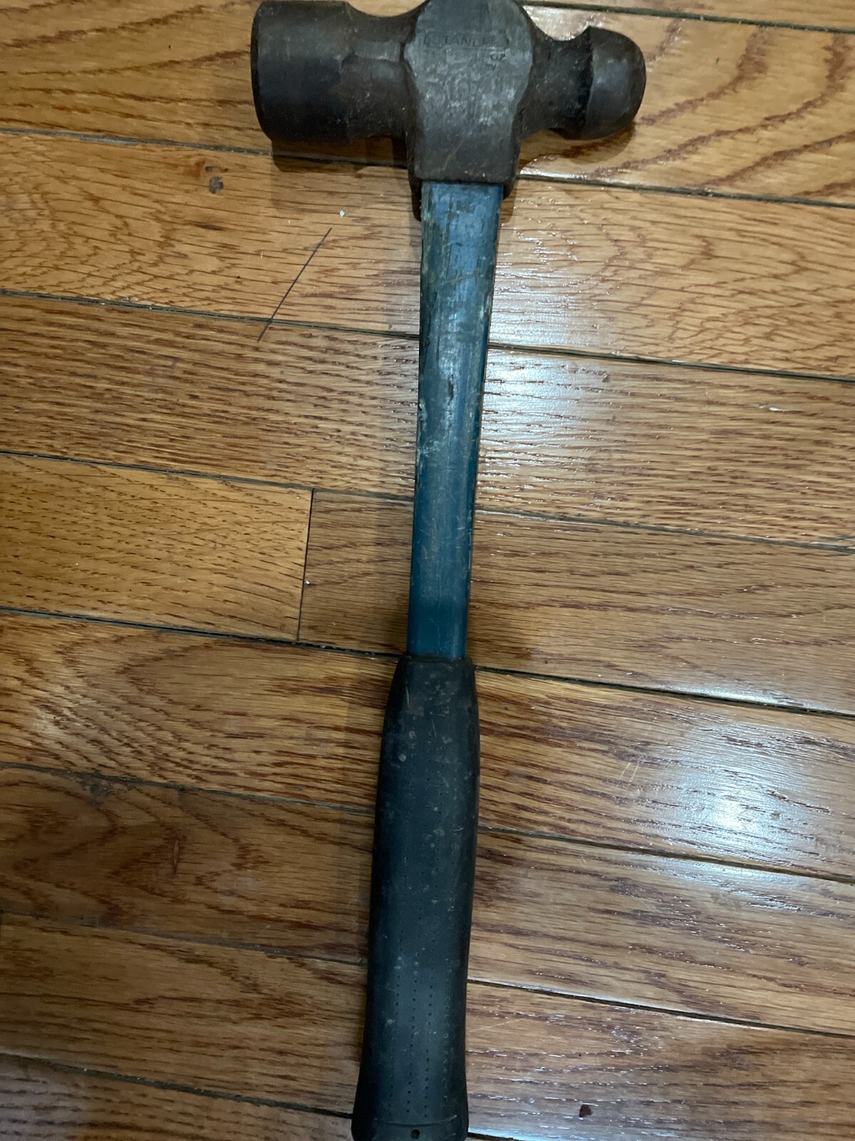 Vintage stanley 54-332 32 oz ball peen hammer blue large rubber grip 15 inch
