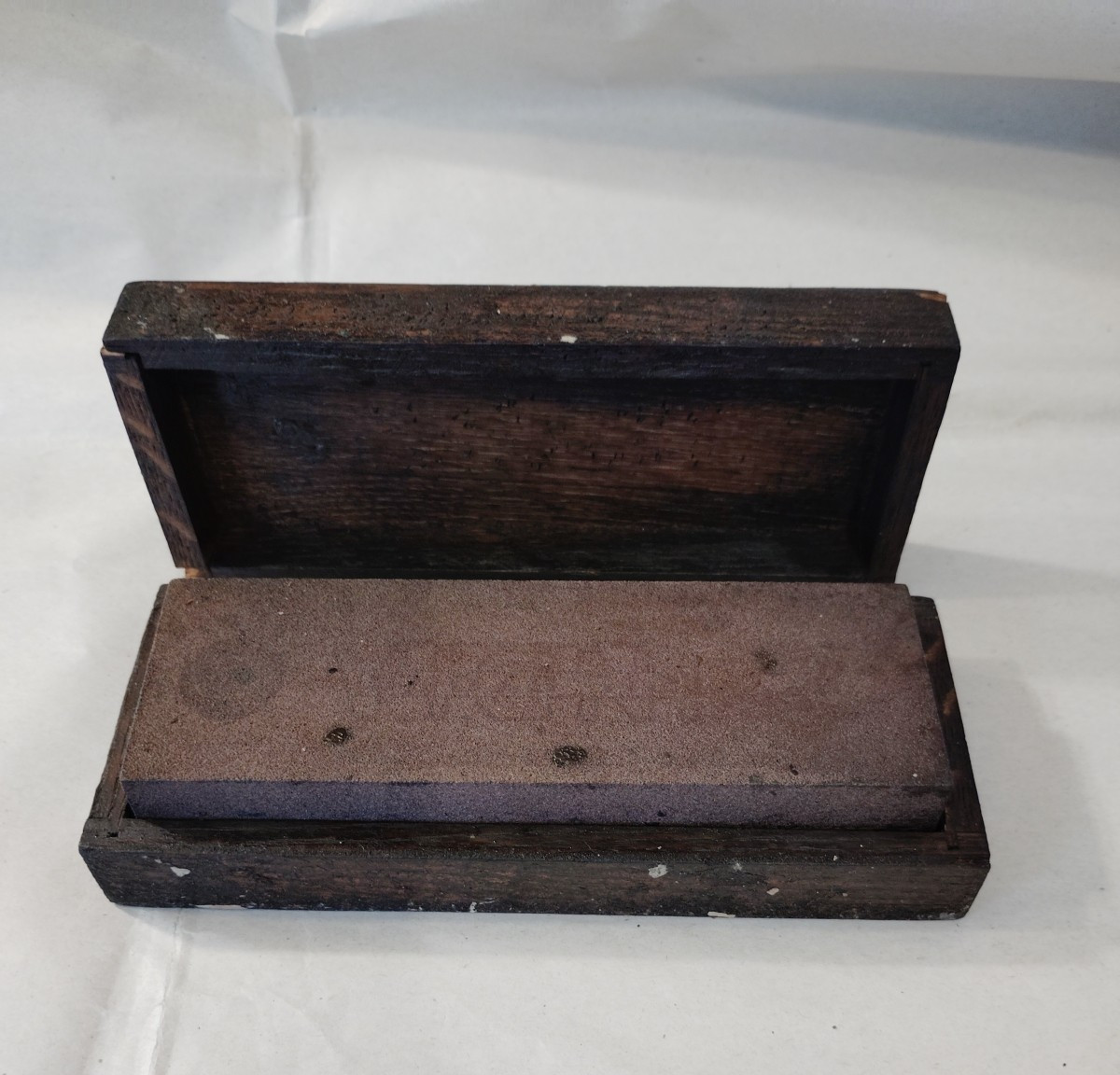 Vintage NORTON ABRASIVES ALUMINUM OXIDE SHARPENING STONE Tool w/ORIGINAL WOODBOX