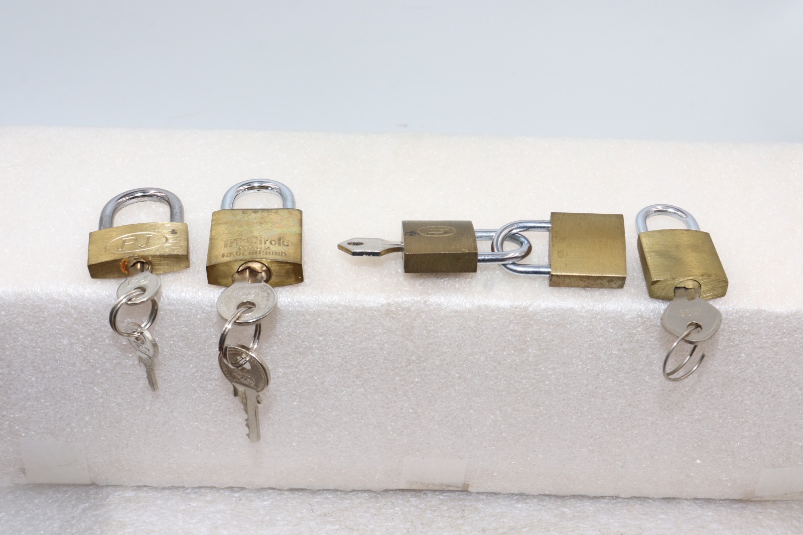 Lot of 5 Small BRASS LOCKS with KEYS