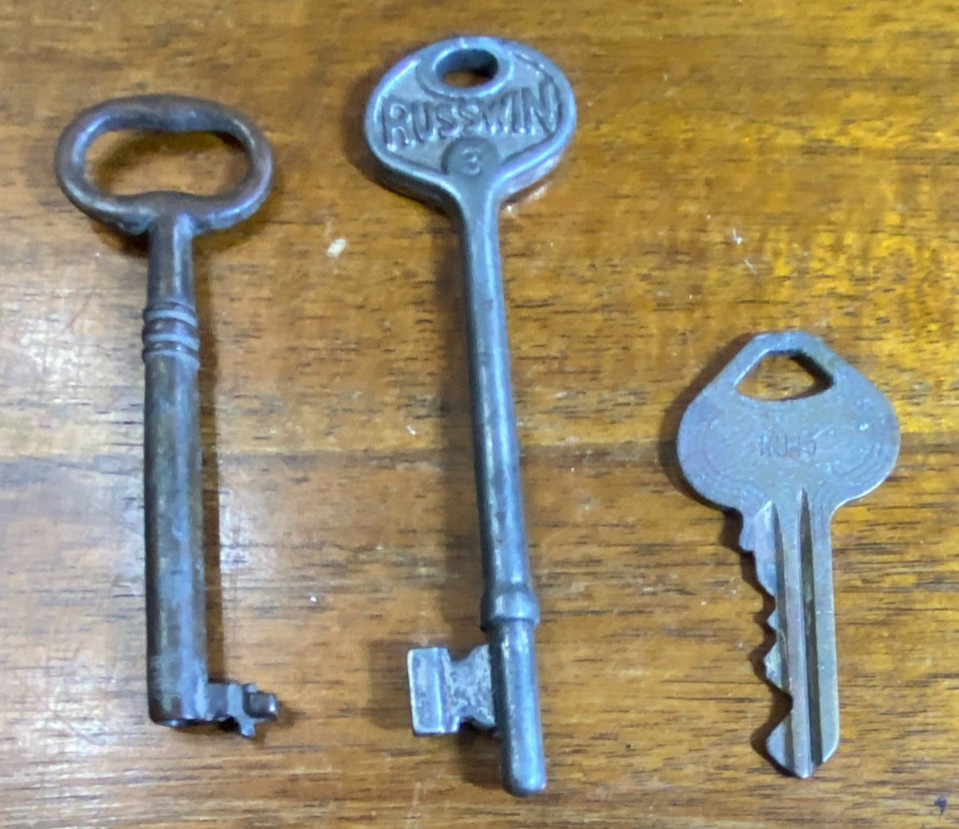 3 VTG Metal Keys 2 Skelton Keys/1 Hollow Barrel/1 Russwin/ 1 Harvey None Skelton