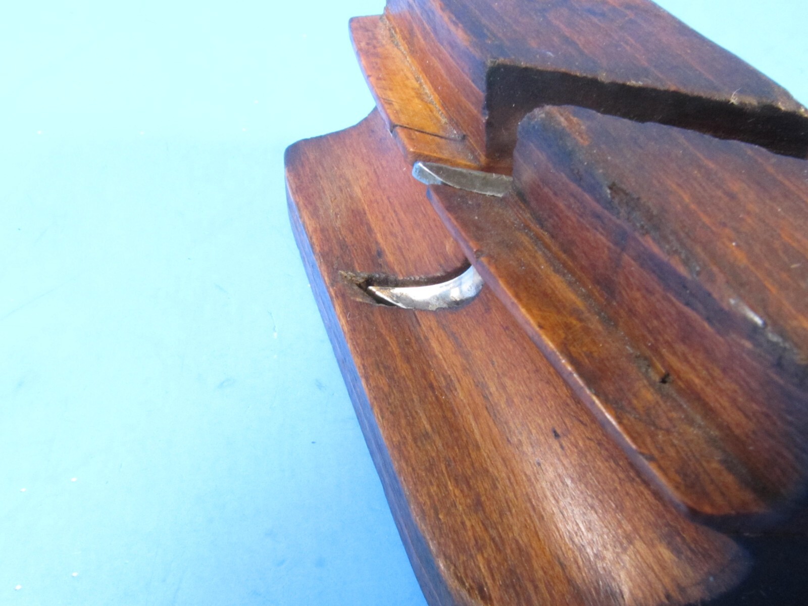 unusual curved & tailed coachmakers 1″ boxed side bead wood molding plane