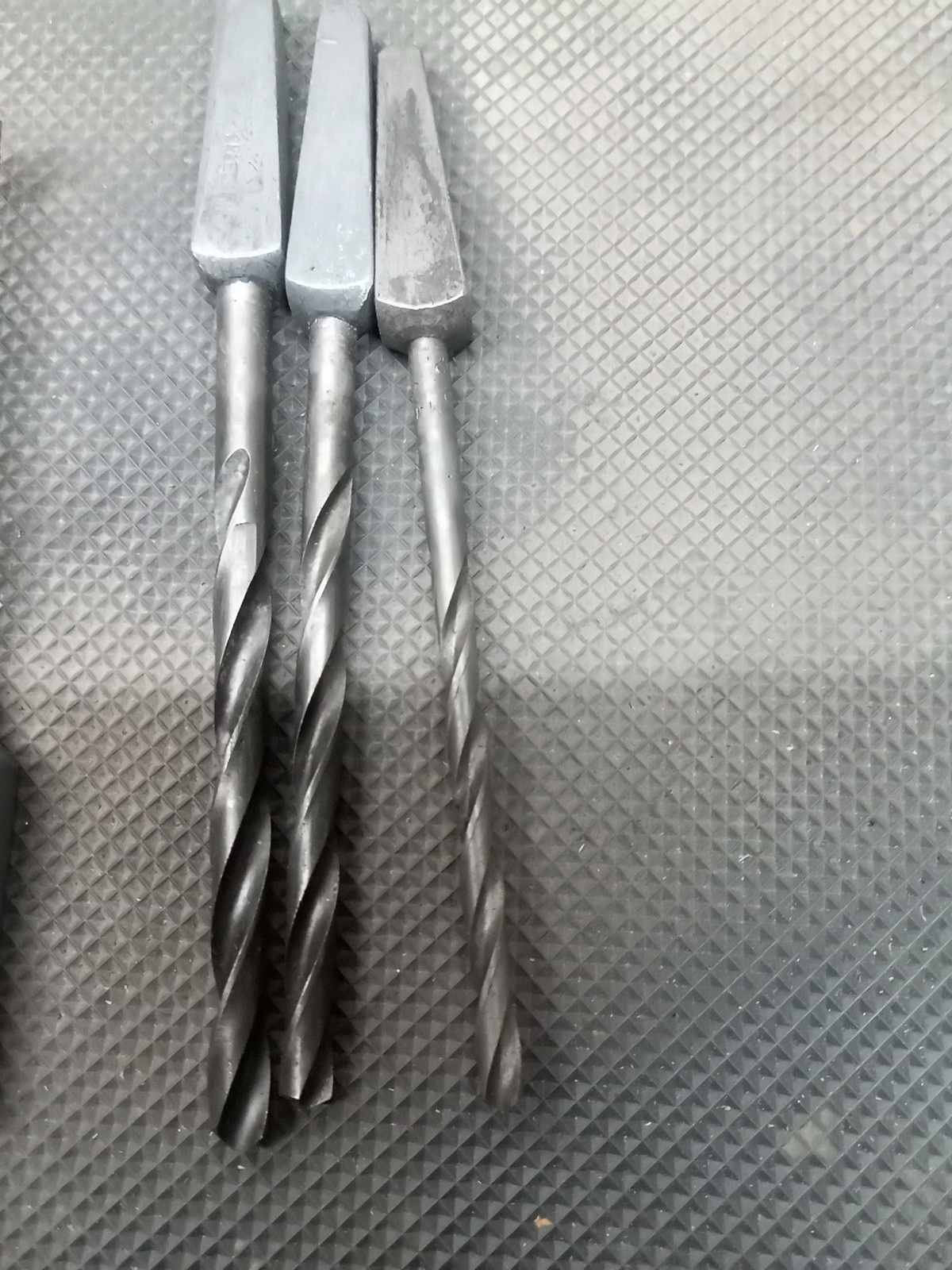 Lot 9x Machinists Brace Bits 5/16, 1/4, (2x) 3/16, (2x) 7/32, (2x) 5/32, 1/8.