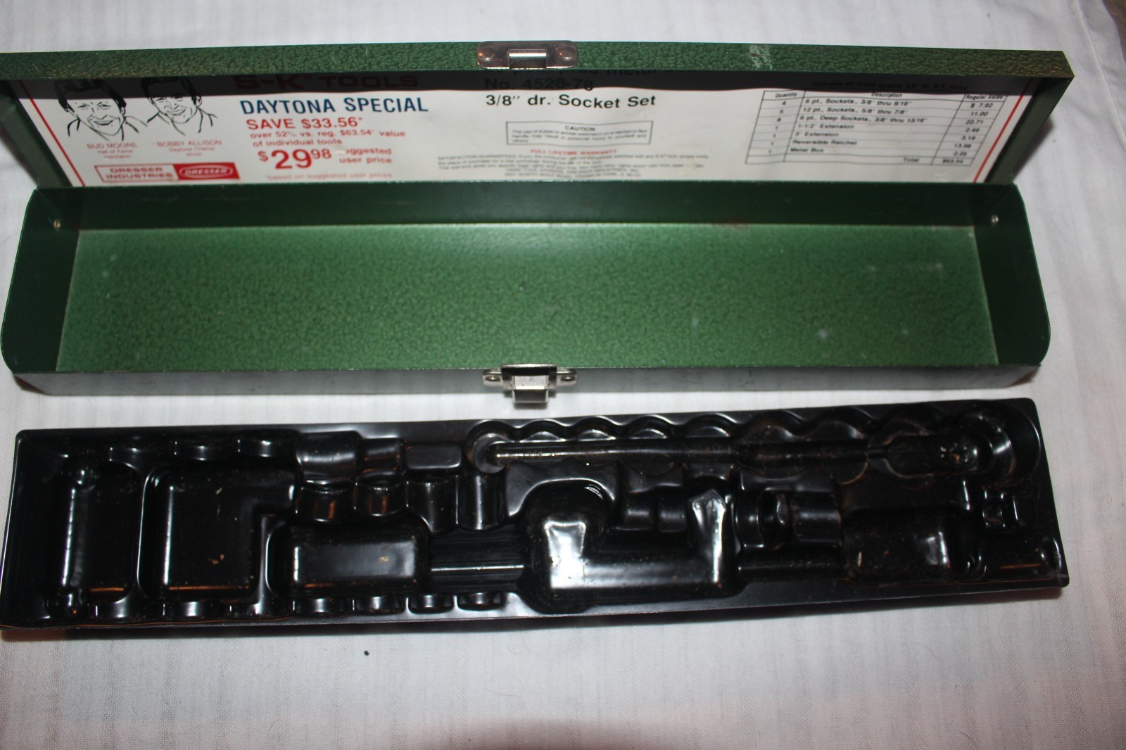 SK Tools 3/8″ Drive 19 Piece Socket Set in Metal Case