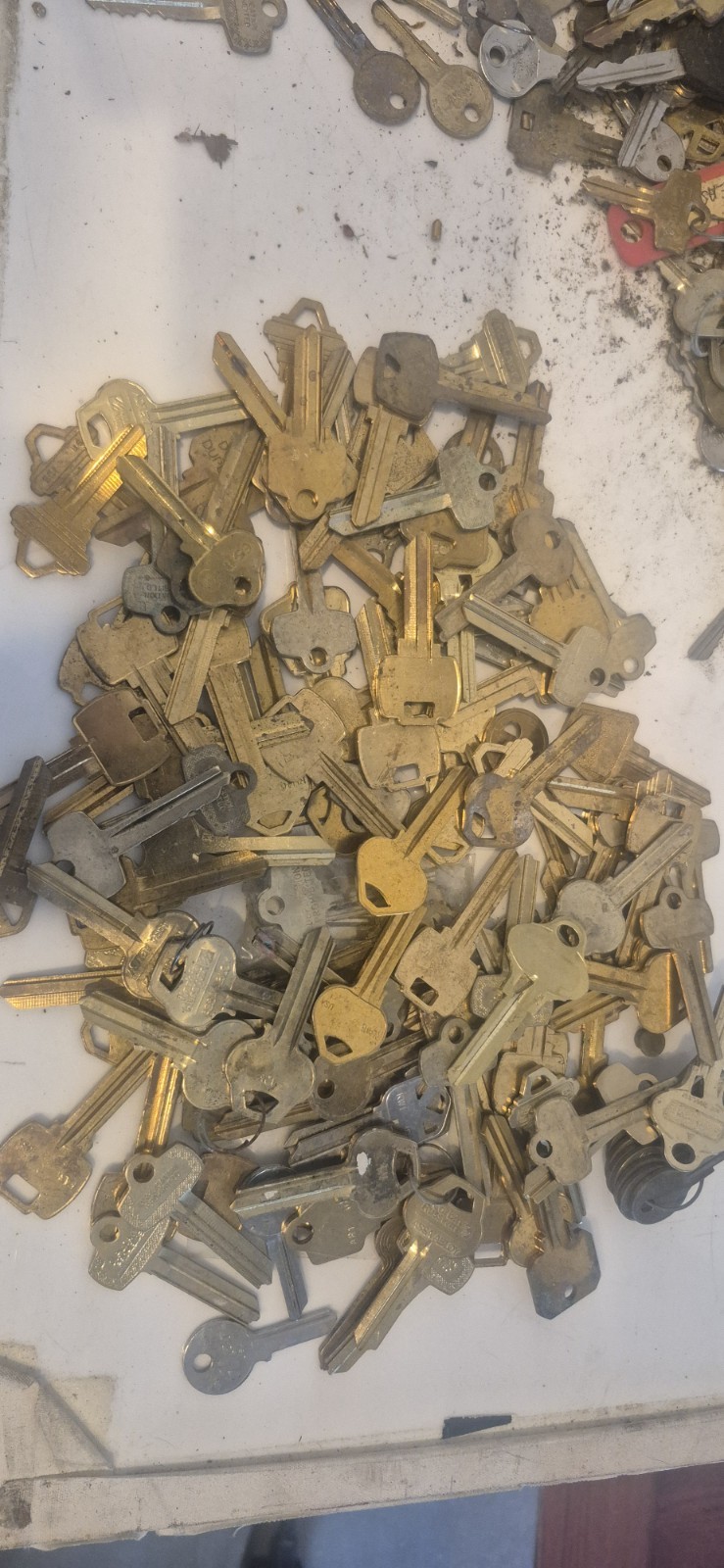 Lot Of 16 Pounds Of USED CUT And Uncut Keys Random Mix