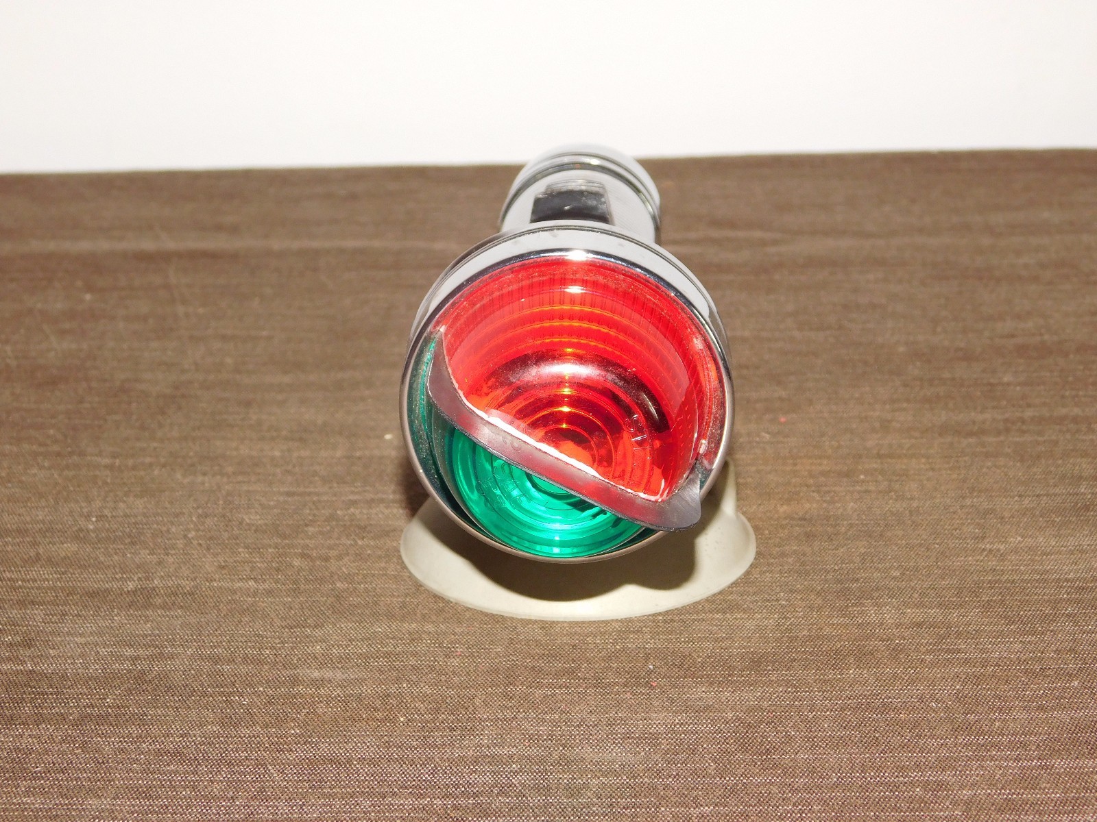 VINTAGE 7 ” LONG MADE IN USA SILVER RED & GREEN LENS SUCTION CUP FLASHLIGHT