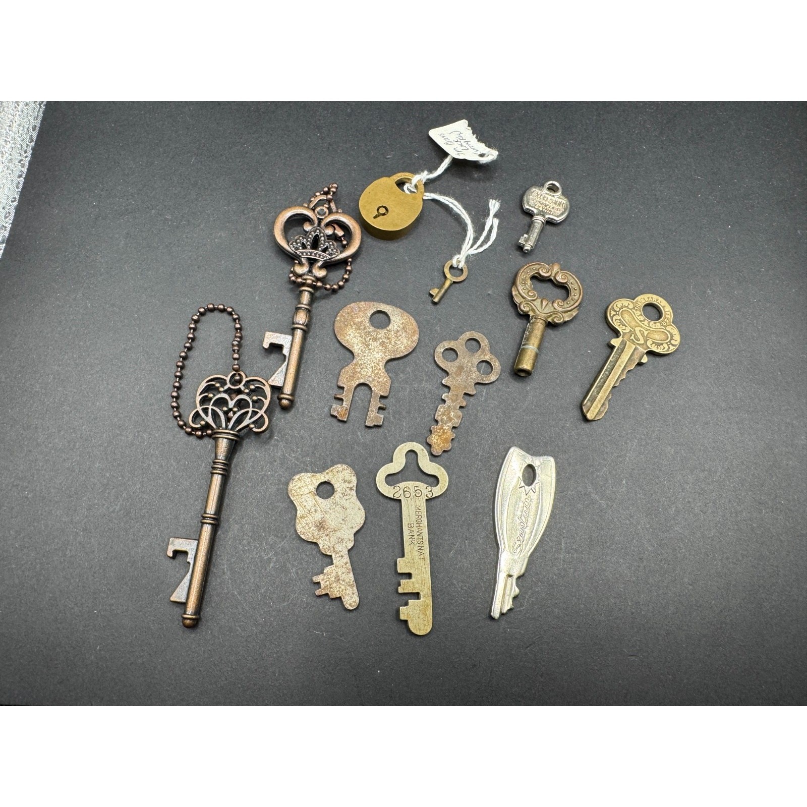 Vintage Old Look Ornate Brass Silver Tone & Gold Tone Skeleton Keys & Lock