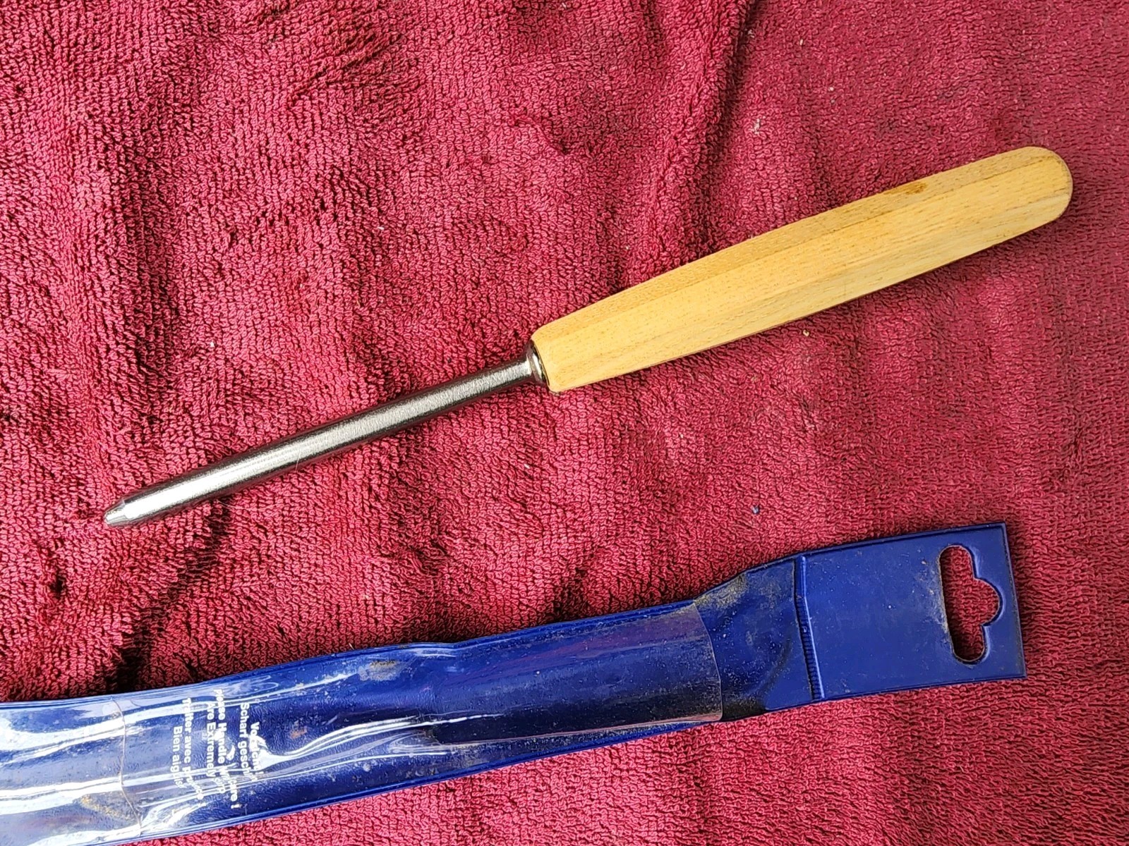 PFEIL Swiss Made 11/7 Veiner Gouge. 7mm Wide x #11 Sweep