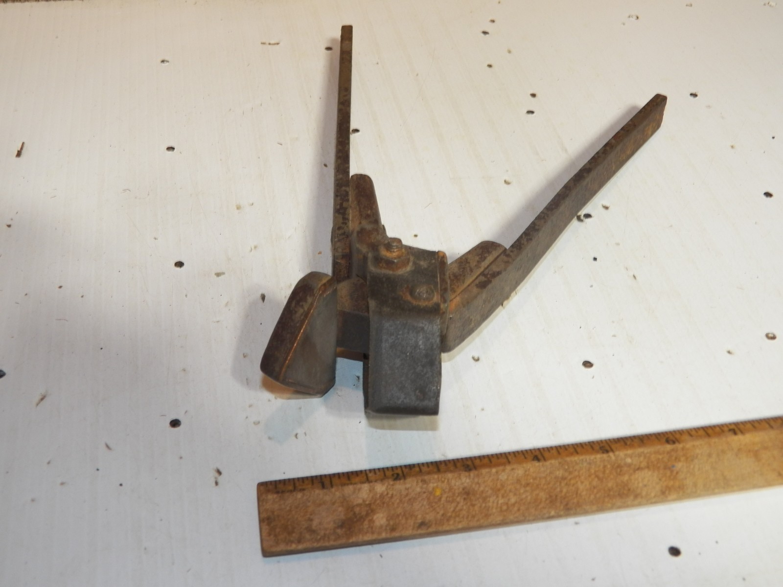 Vintage Cast Iron Livestock Ear Knotcher