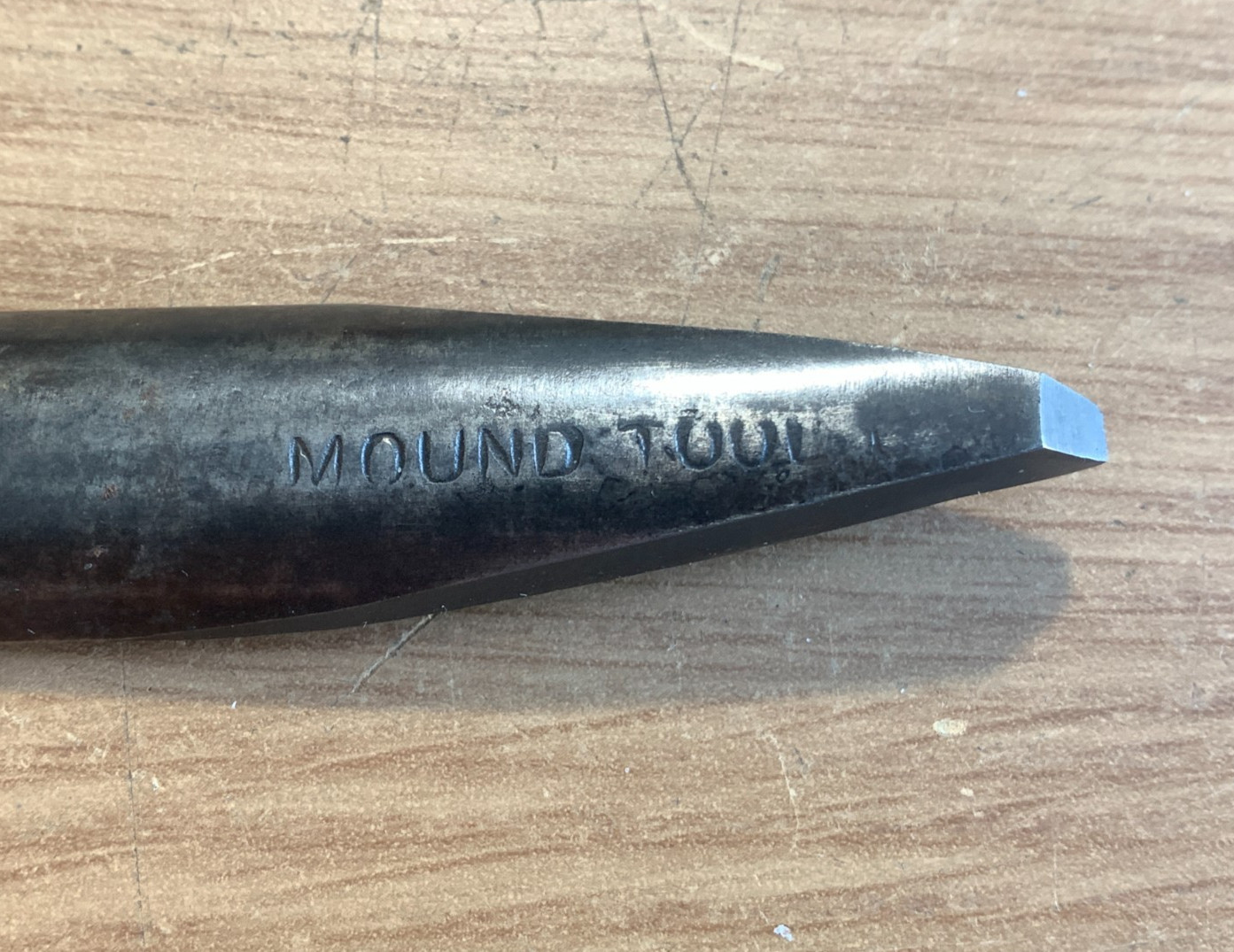 Rare Antique Carpenters 1/8″ Woodworking Tanged Corner Chisel w/DEUSE Hammer cap