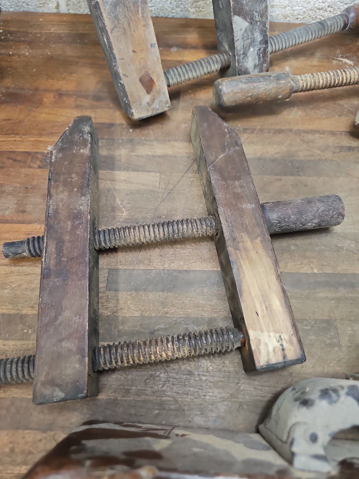 SS1- LOT OF VINTAGE ADJUSTABLE WOOD CLAMPS & VISE
