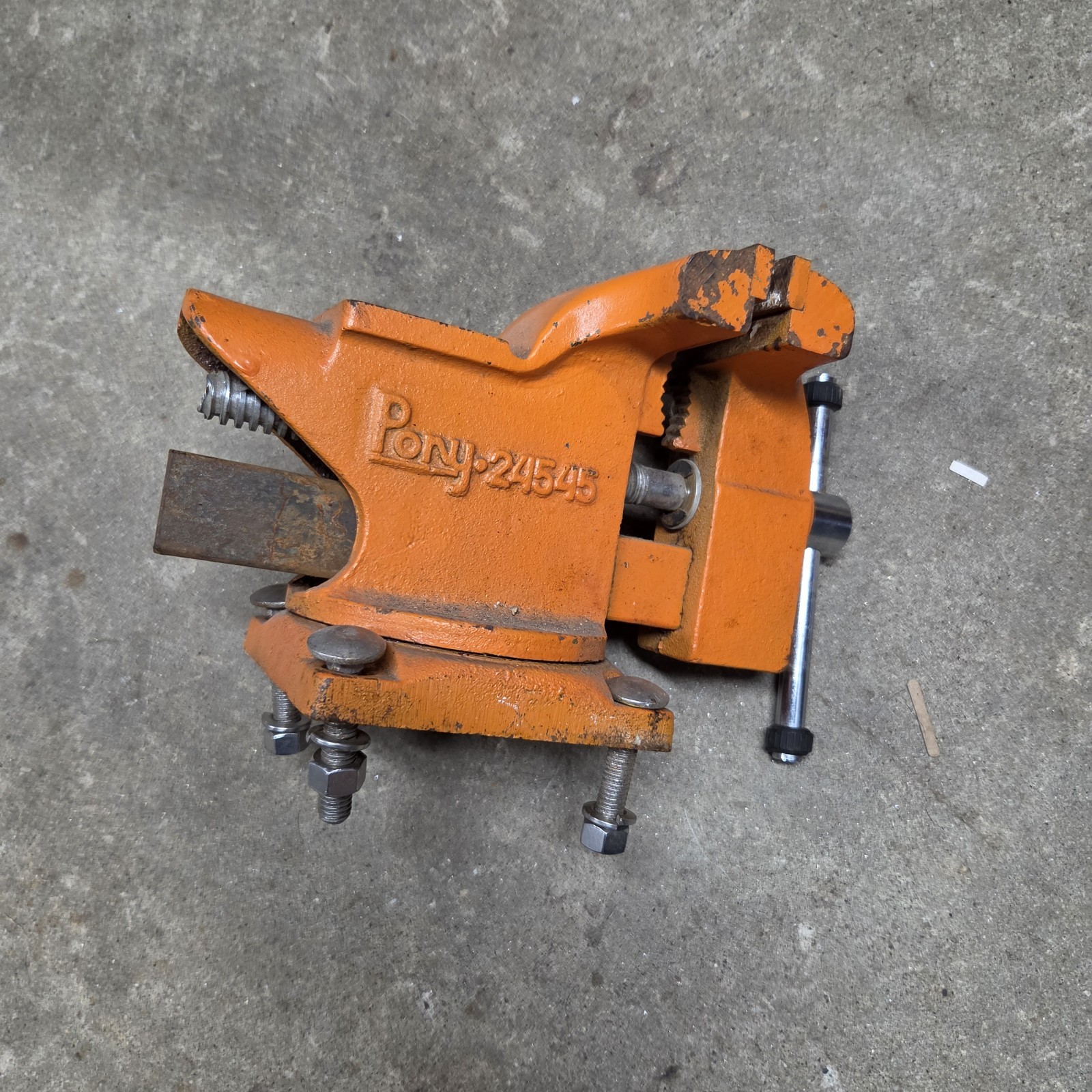 Vintage Pony 24545, 41/2 In Swivel Bench Vise