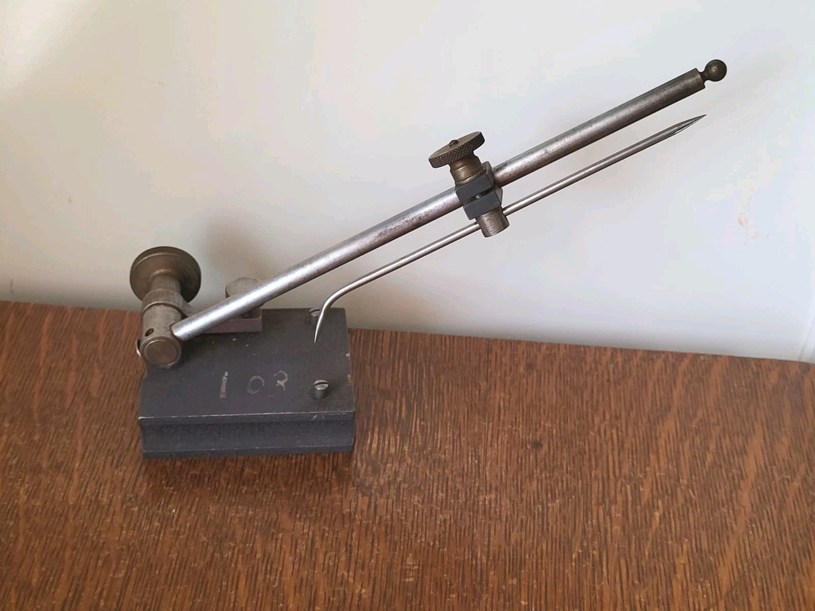 Vintage Brown & Sharpe No. 621 Surface Gage w/9 1/2″ Spindle & 6″ Scriber USA