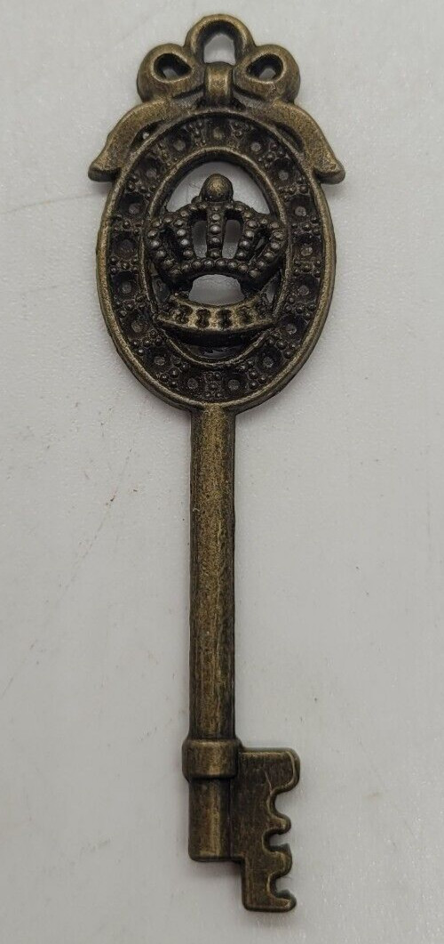 Antique Key Bulk 16 Crown Key Pendant Collectable
