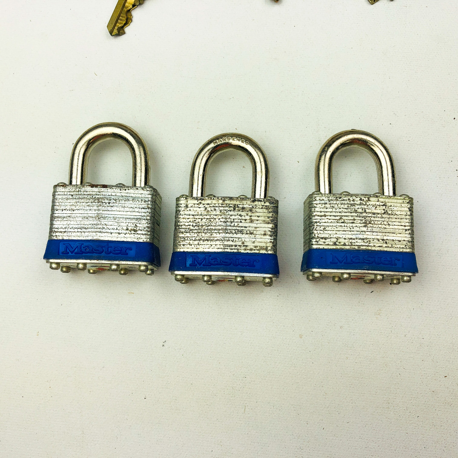 3ct Vintage No 1 Master Lock Padlock 1-1/4″ Shackle New NOS Keyed Alike 3735