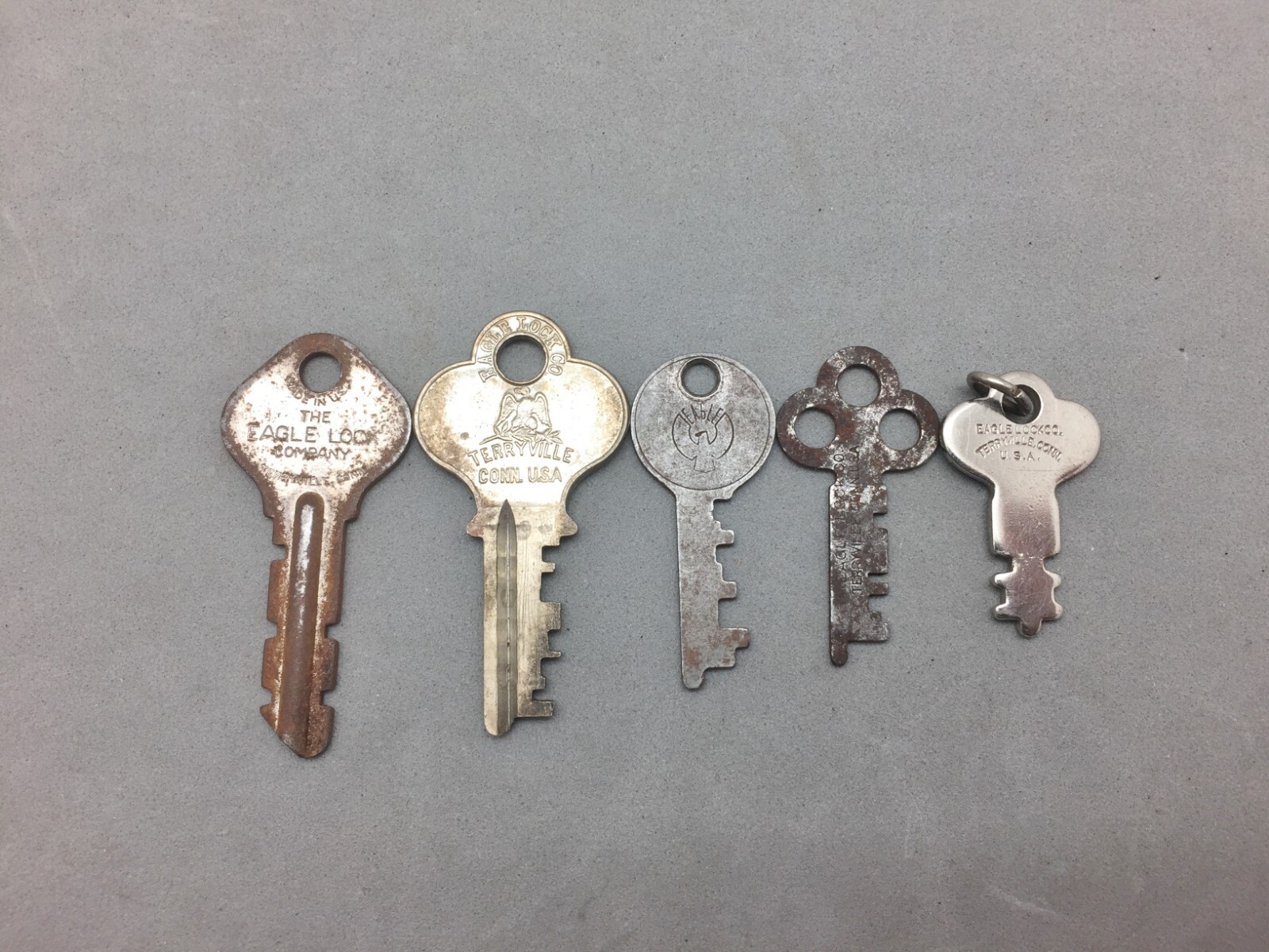 Vintage Eagle Key Lot 5 Some Flat Skeleton 9Z3A, 12EZ2 Terryville Conn 2″-1.25″