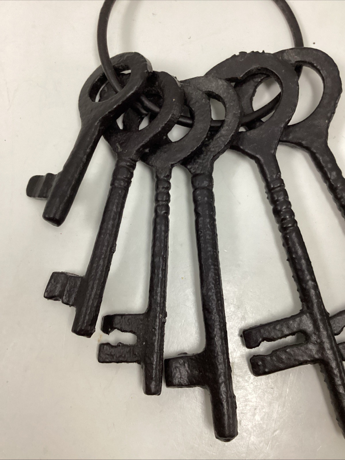 Rustic Jailor Pirate Skeleton Keys Ring Black Cast Iron Old West Décor 6 Keys