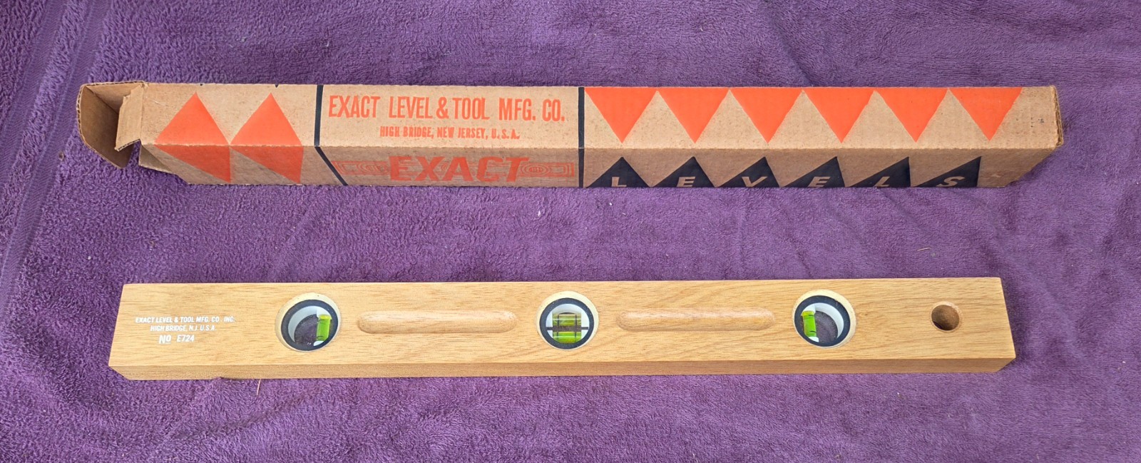 Vintage Exact Level Tool Co No E724 24″ Pine Carpenters Level W/ Original Box