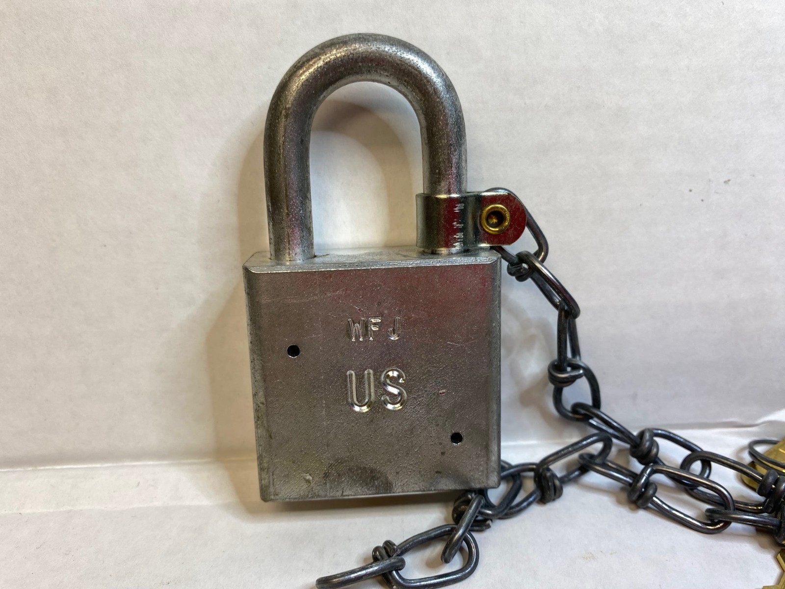 American Padlock /w chain and Keys, NEW