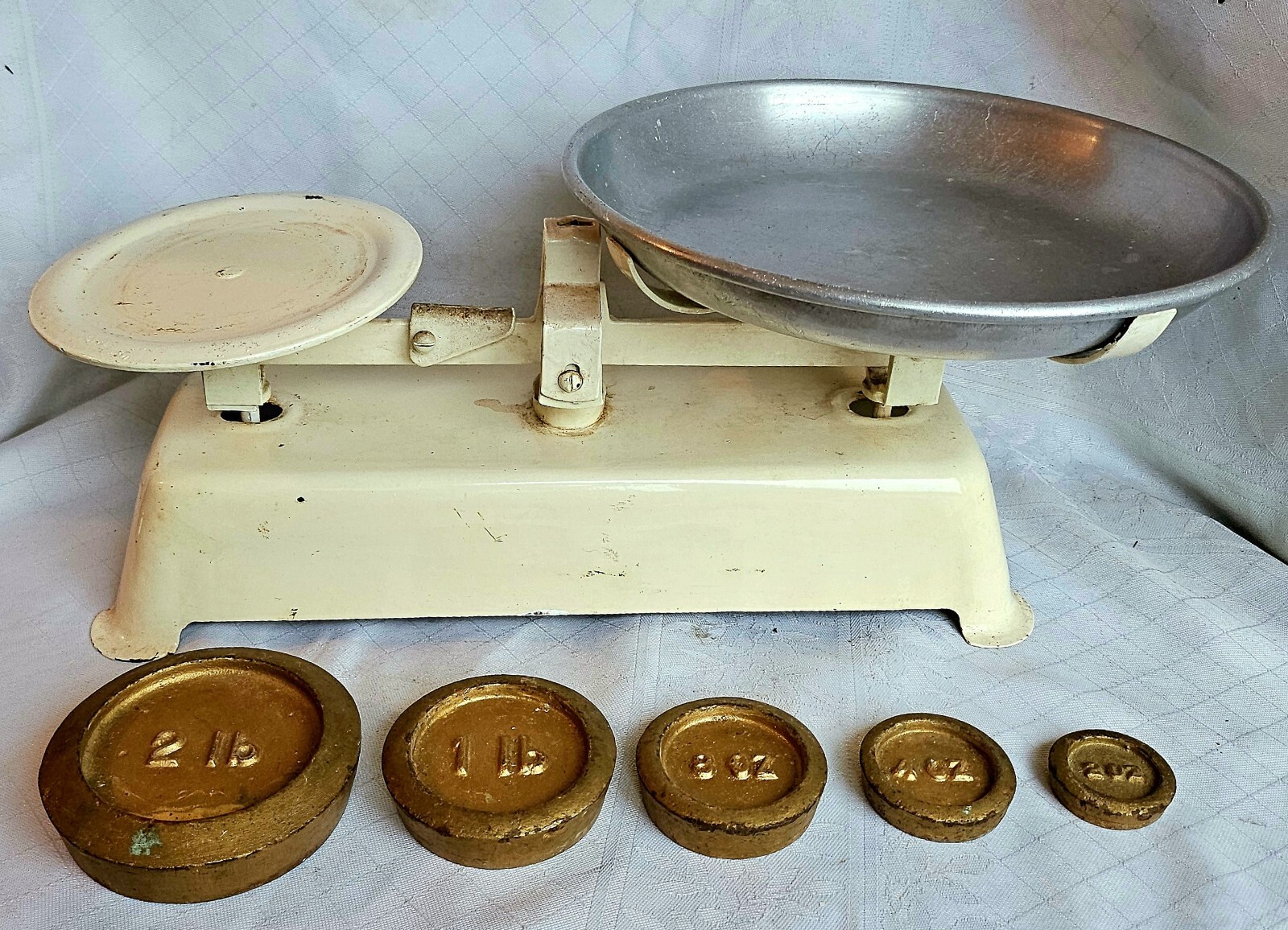 Vintage White Enamelled Kitchen Scales + 6 Cast Iron Weights & Aluminium Bowl.