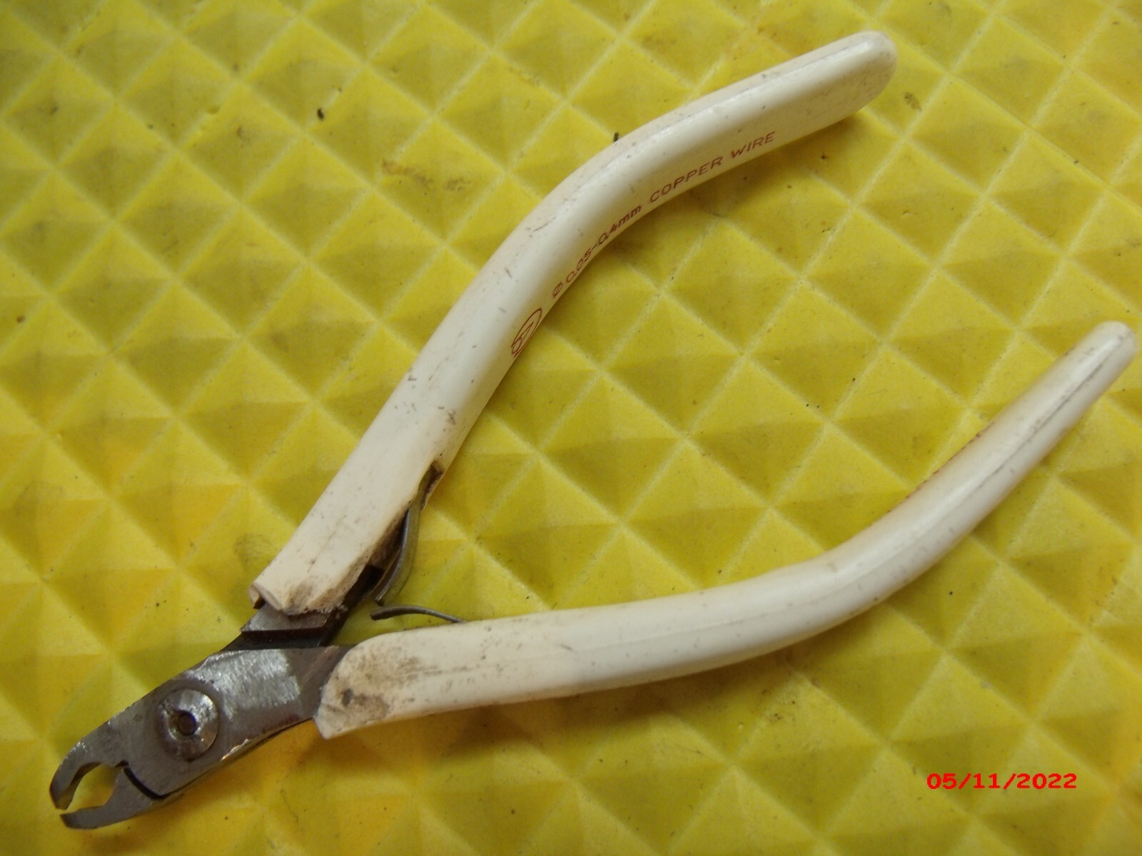“LINDSTROM” #3512 4 1/4″ ANGLE END NIPPERS FOR CUTTING SMALL COPPER WIRE
