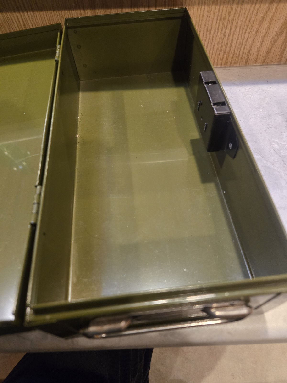 Vtg Durham Mfg Metal Box Dark Green 12 X 5 X 3.5 . Made In USA. no Key